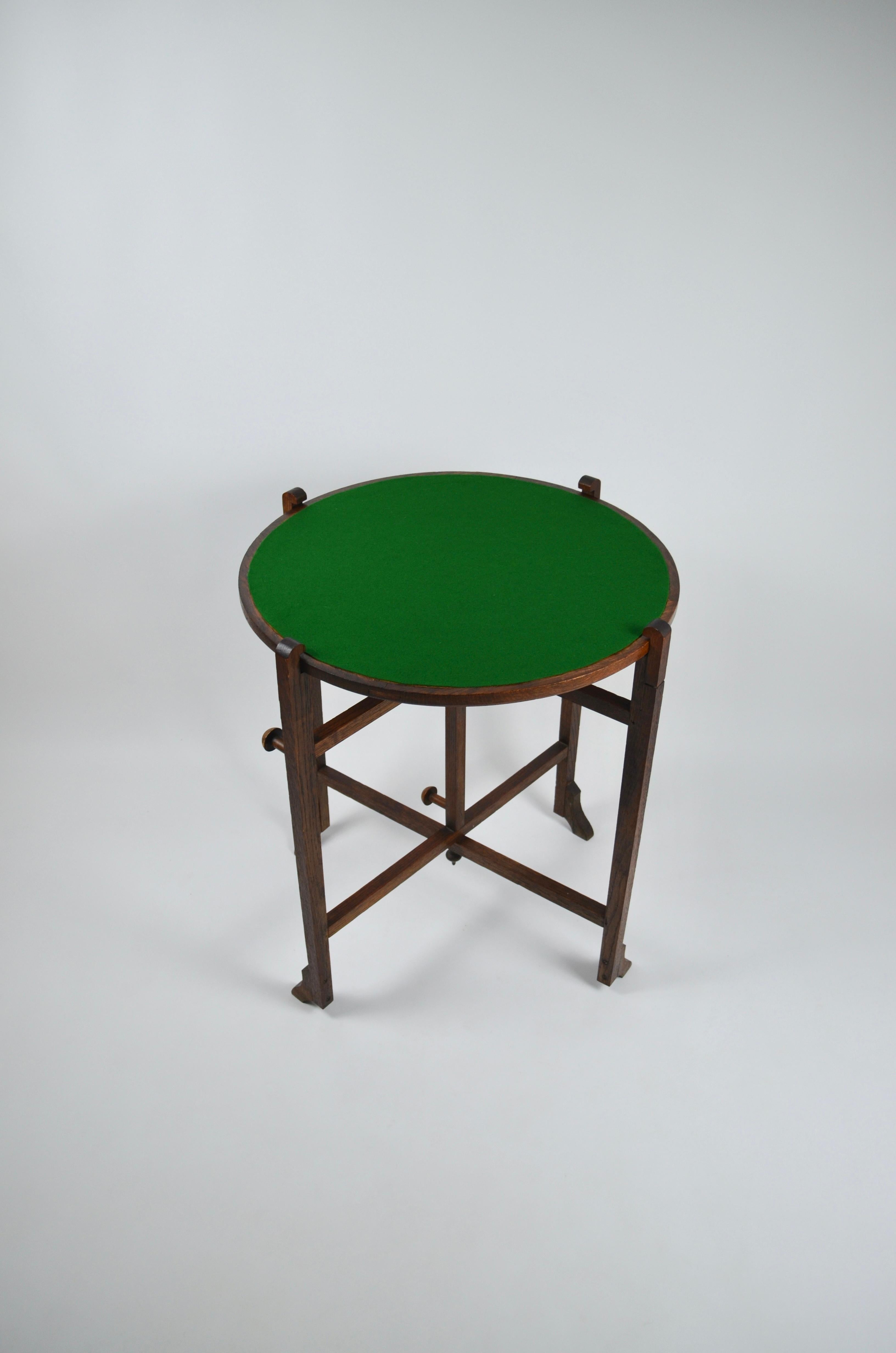 Revertable Round Foldable Coffee Table For Sale 1