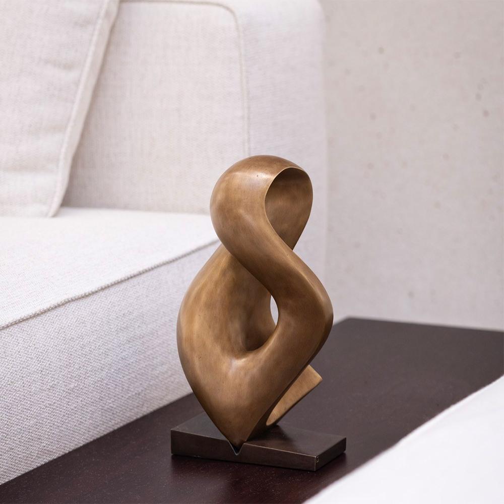 Scultura Reverto Bronze tutto in bronzo massiccio
in finitura lucida, edizione di 75 pezzi numerati.