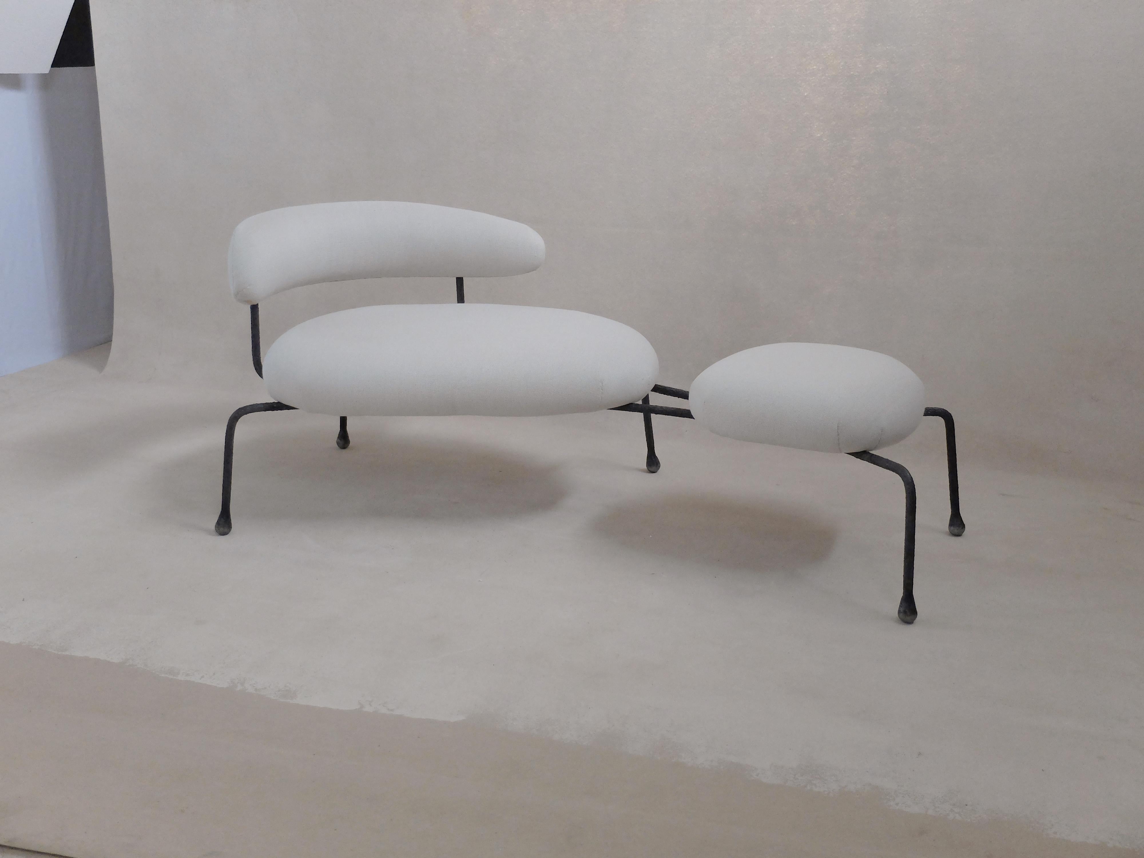Reveur I Anthracite Seating by Altin
Designed and developed by Yasmine Sfar and Mehdi Kebaier.
Dimensions: D 190 x W 95 x H 78 cm
Materials: Metal, fabric.

Meridian in metal structure and textile covering.

Orbit
A journey to a new dream world that
