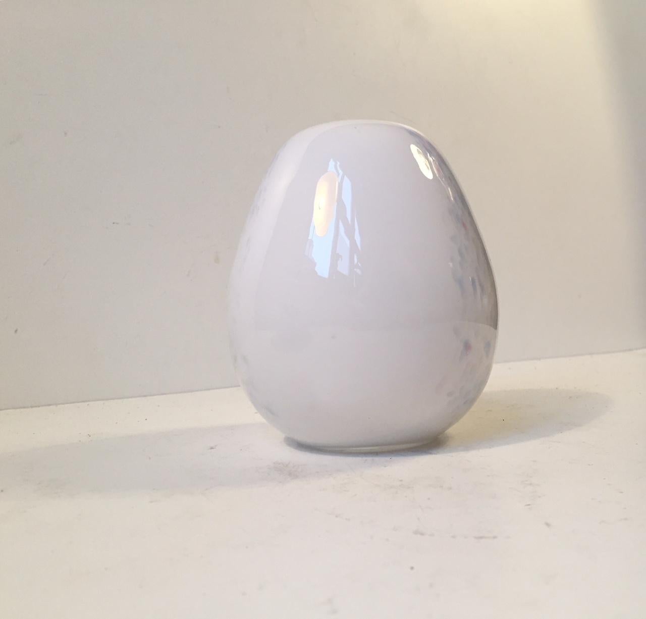 Mid-Century Modern Ovoid Art Glass Holmegaard Vase by Kylle Svanlund, 197os For Sale