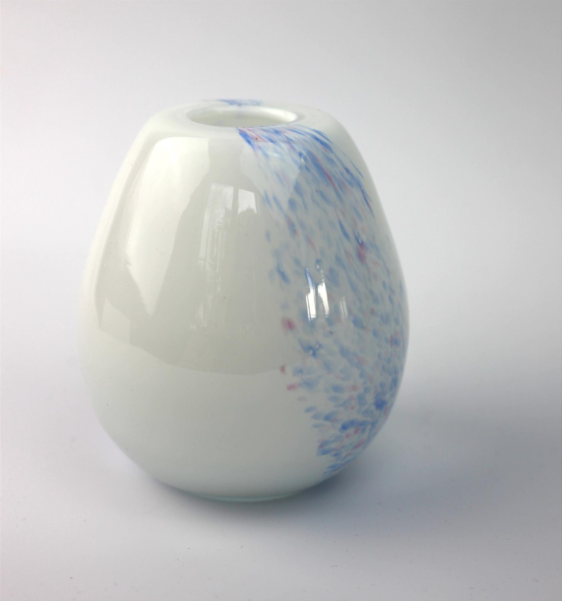 Mid-Century Modern Reviera Egg Vase by Kylle Svanlund for Danish Holmegaard, 1976 For Sale