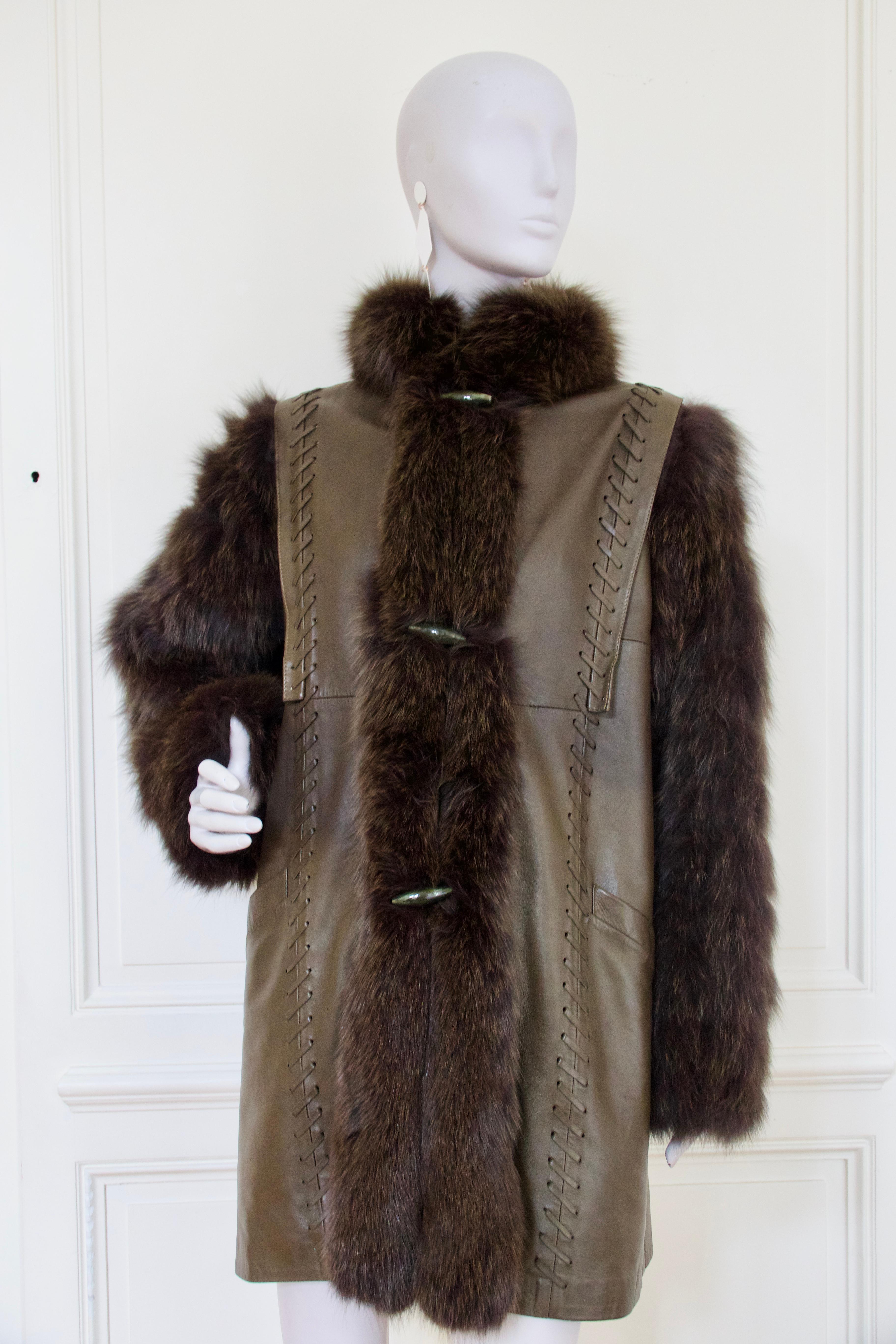 Noir Révillon Boutique, Manteau de fourrure, Début des années 2000 en vente