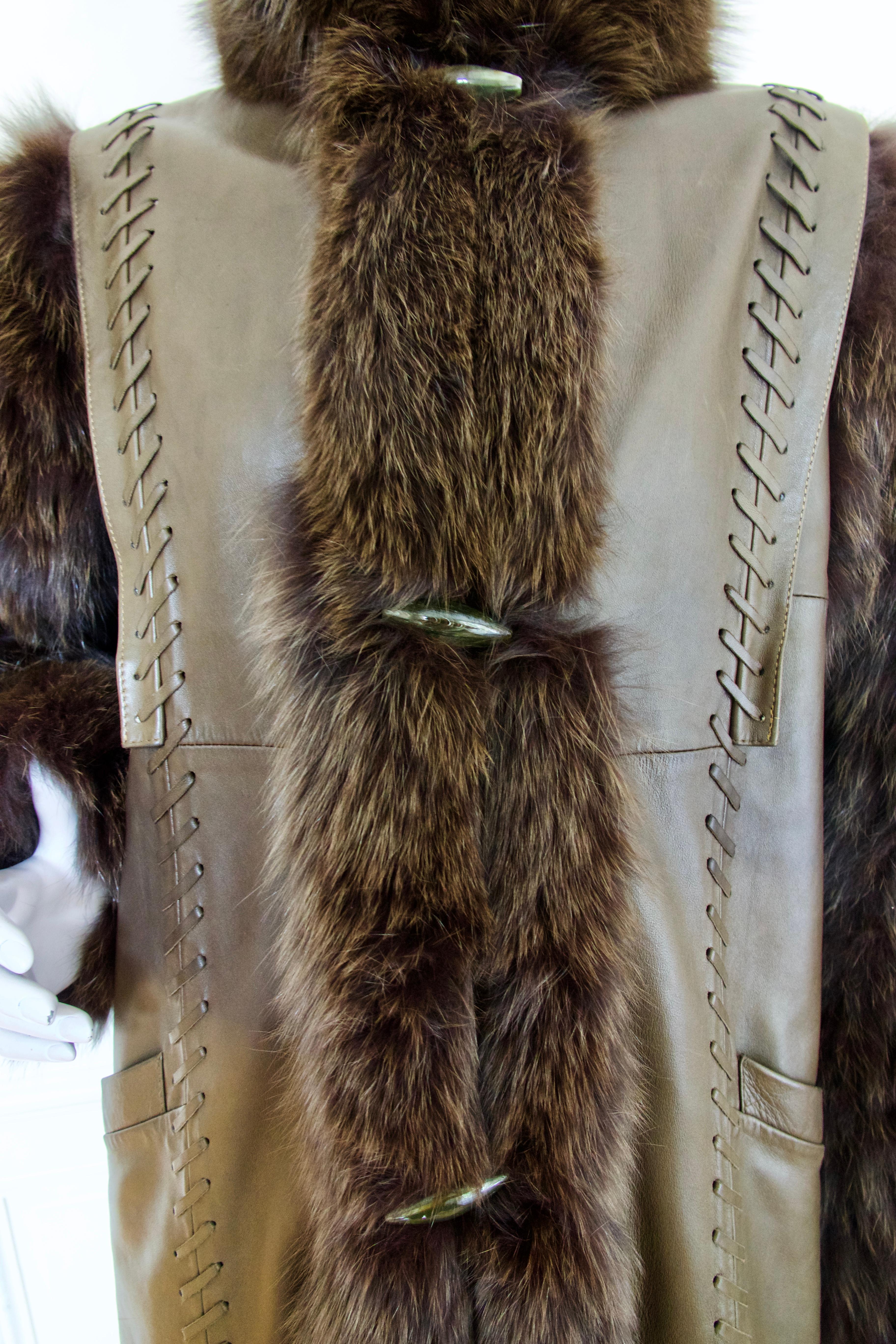 Révillon Boutique, Manteau de fourrure, Début des années 2000 Bon état - En vente à PARIS, FR