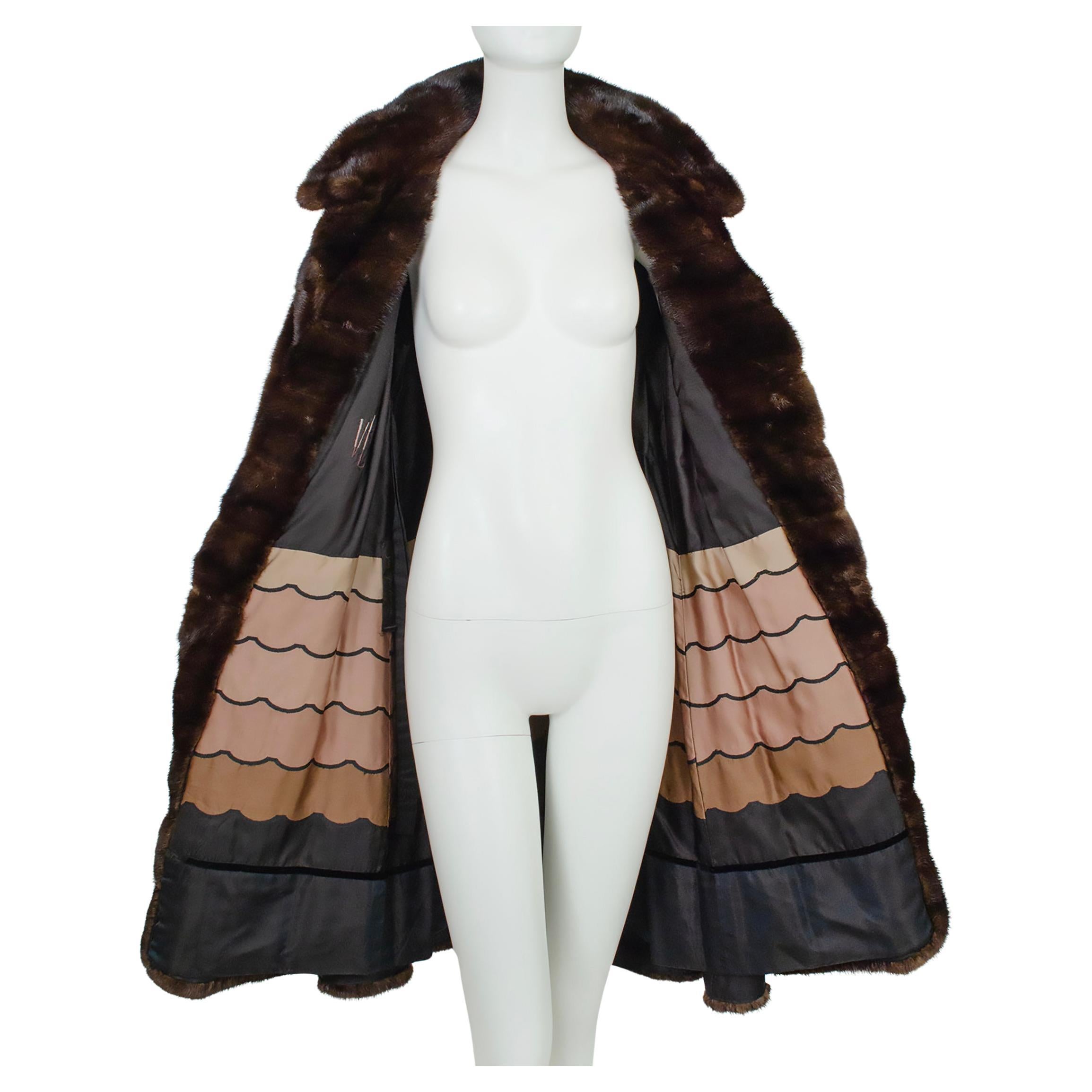 Revillon Paris Cappotto principessa in pelliccia di visone marrone con fodera Art Line -S, anni 
50 in vendita