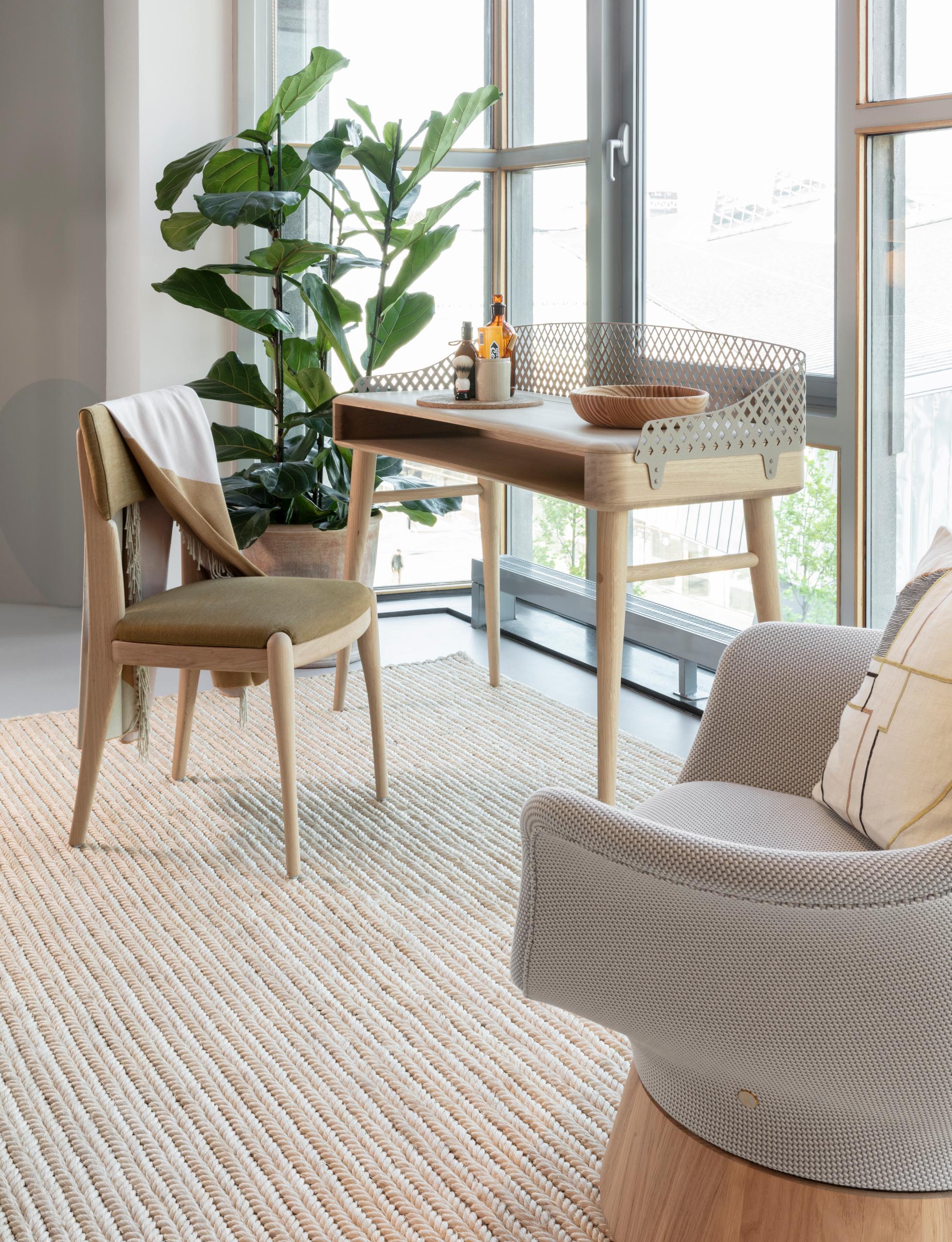 Revised Edburton solid oak desk For Sale at 1stDibs