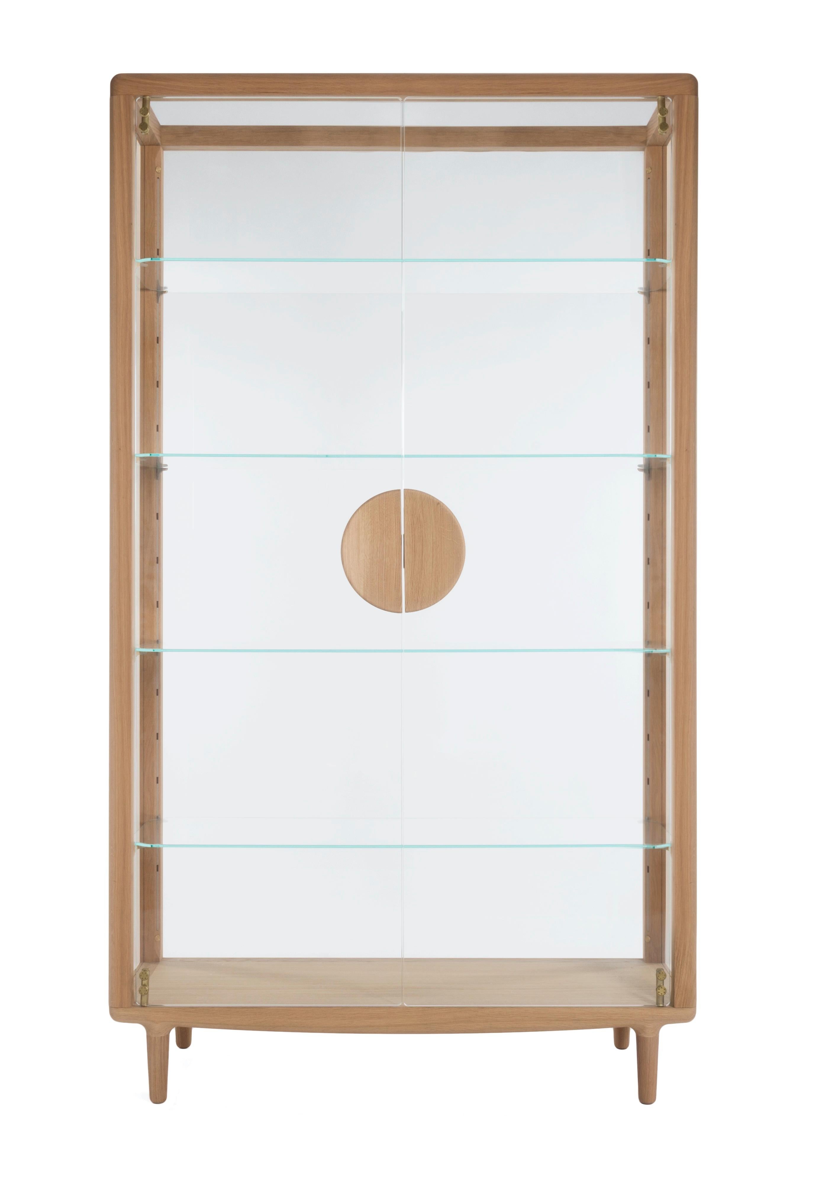 Revised Falmer Vitrine – solid oak vitrine with glass In New Condition For Sale In Amsterdam, NL