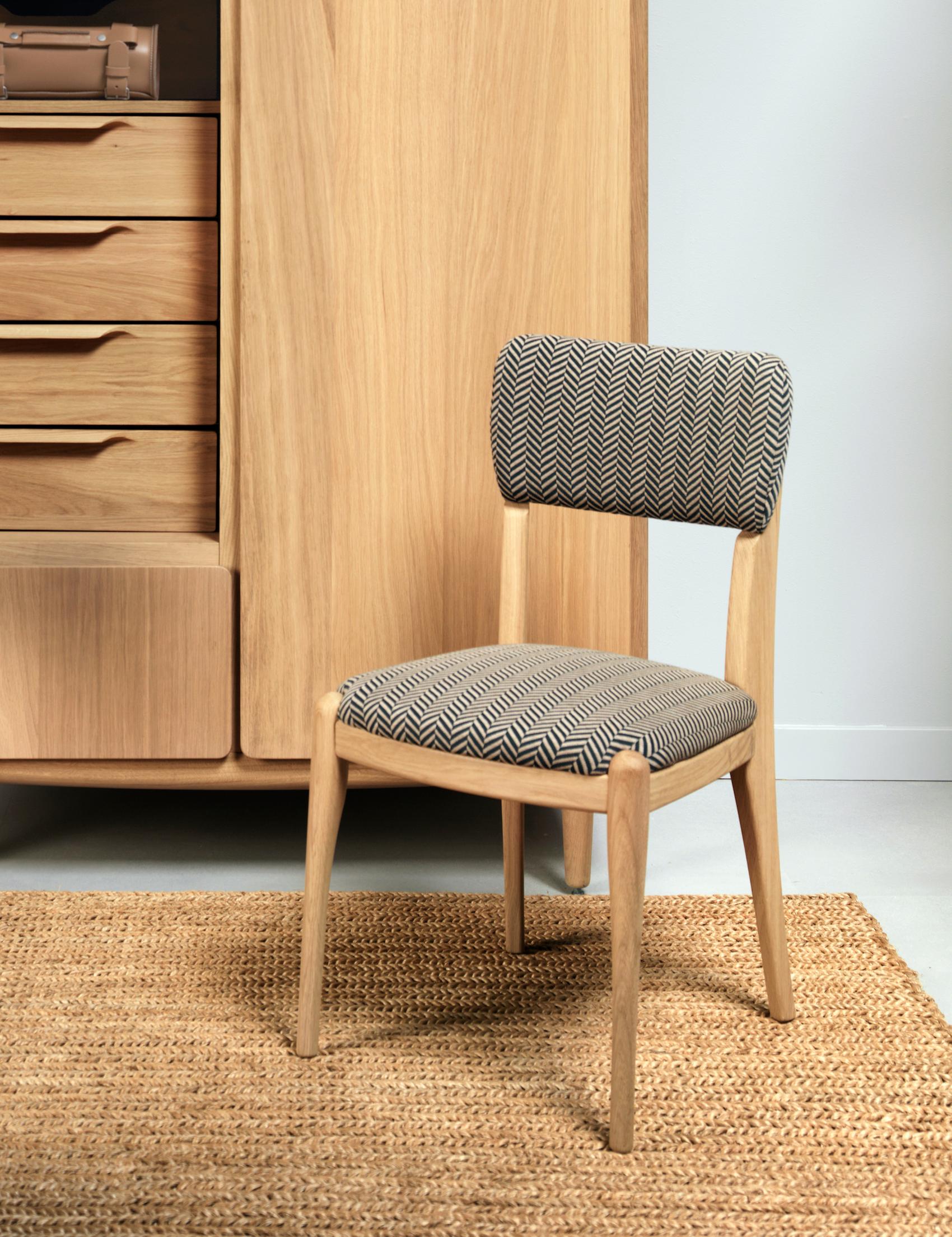 Contemporary Revised Finchdean – solid oak dining chair