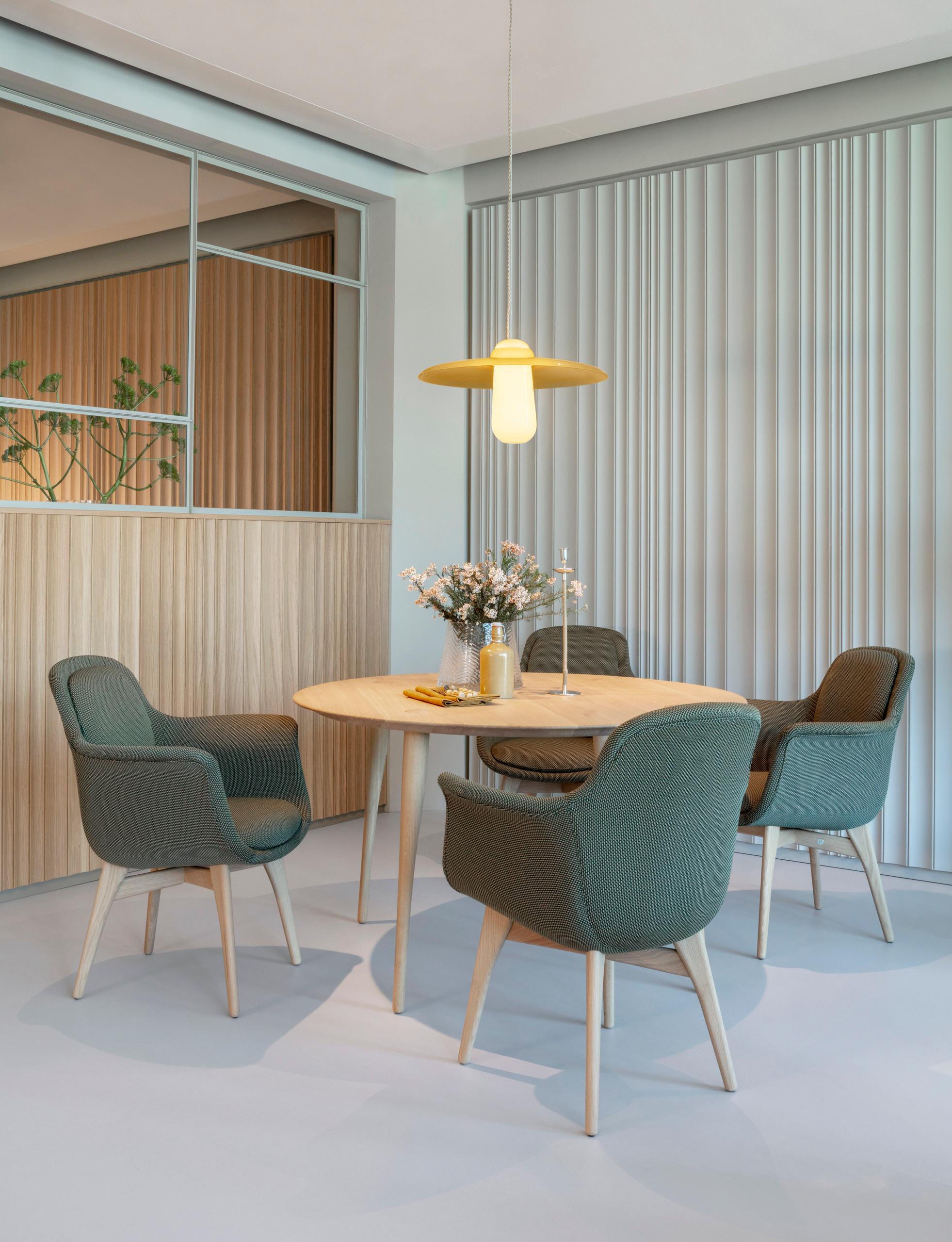 Oak Lewes - table de salle à manger en chêne massif - ronde 130cm Neuf - En vente à Amsterdam, NL