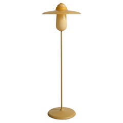Revised Ovington Floor – floor lamp honey 147cm