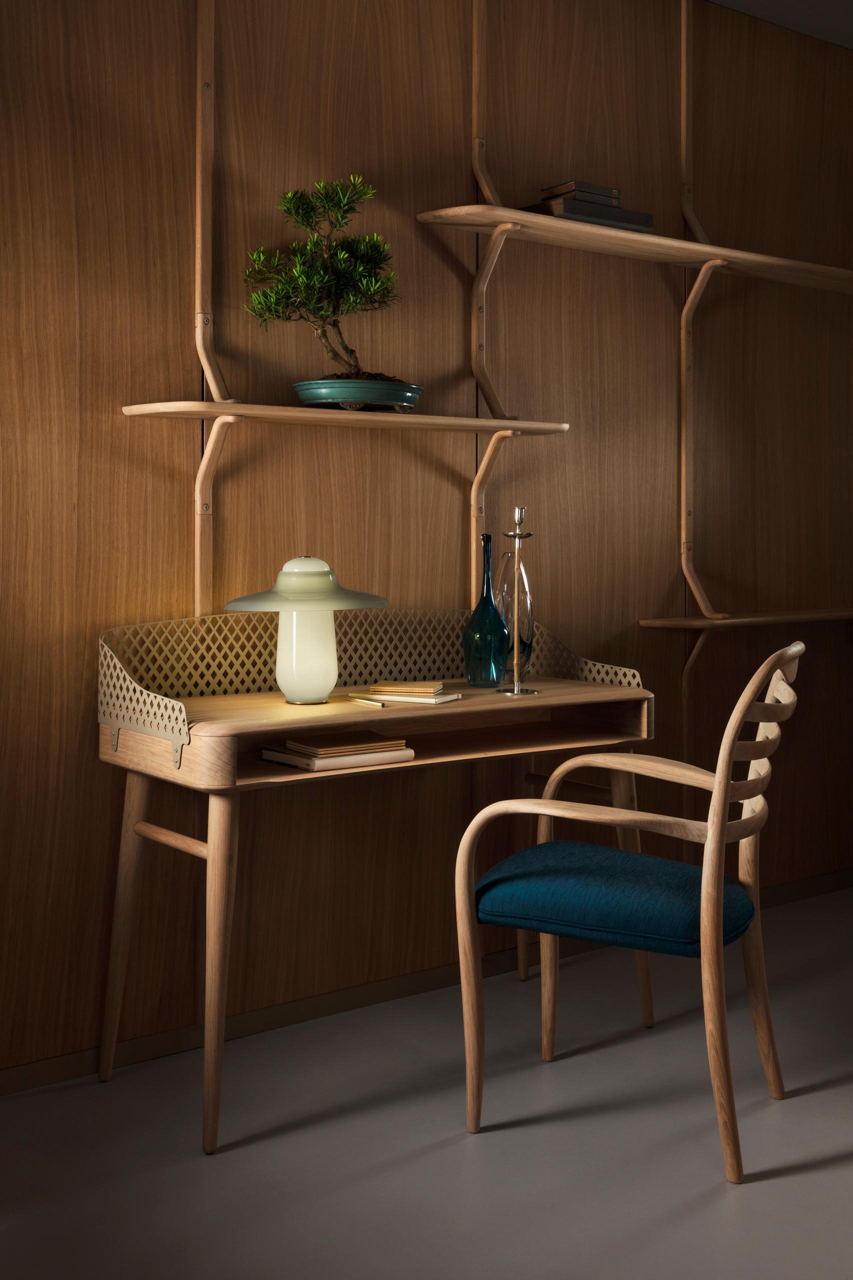Scandinavian Modern Revised Ovington Table – table lamp grey For Sale