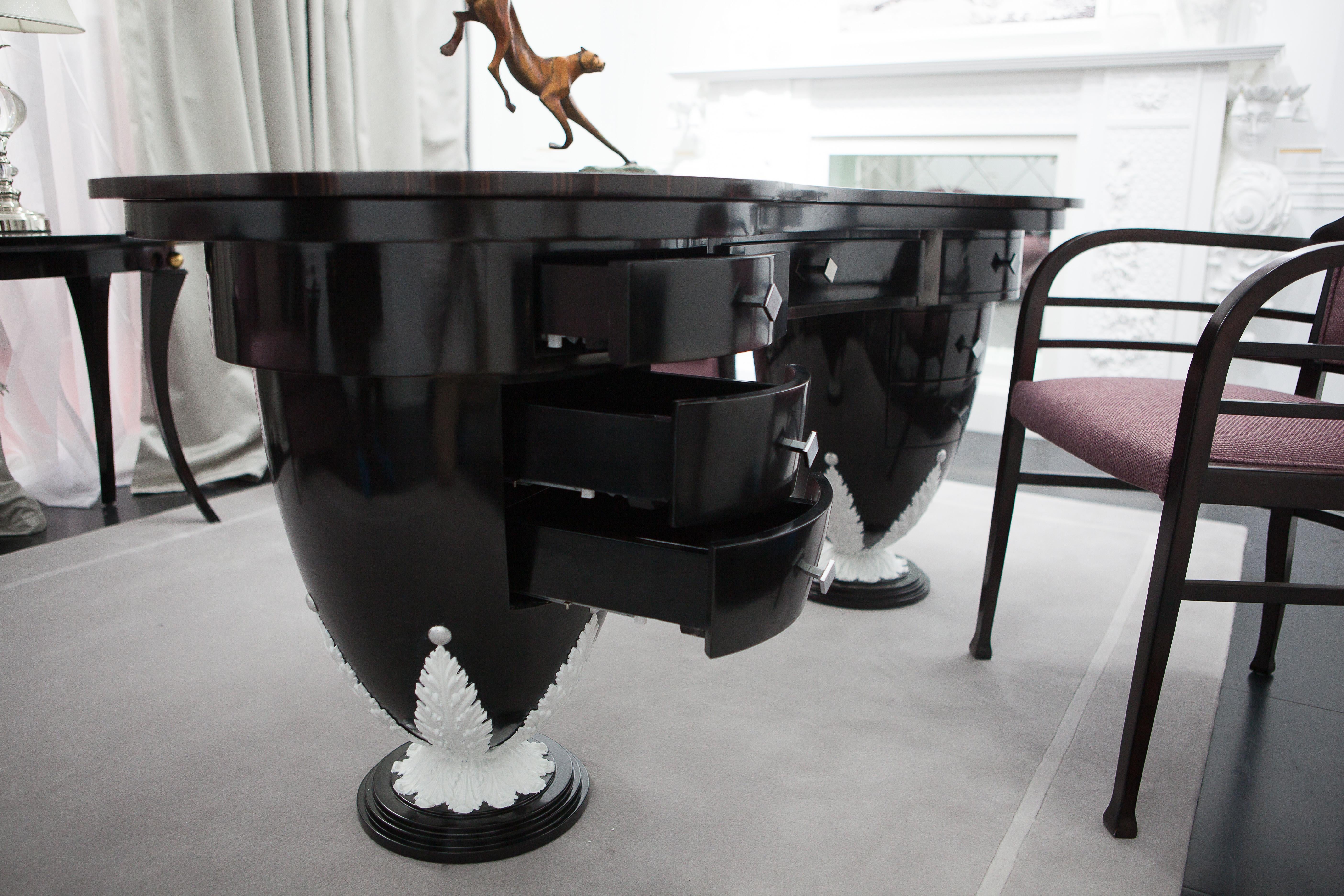 Table à écrire de style néoclassique en ébène et finition blanc neige Neuf - En vente à Hong Kong, HK