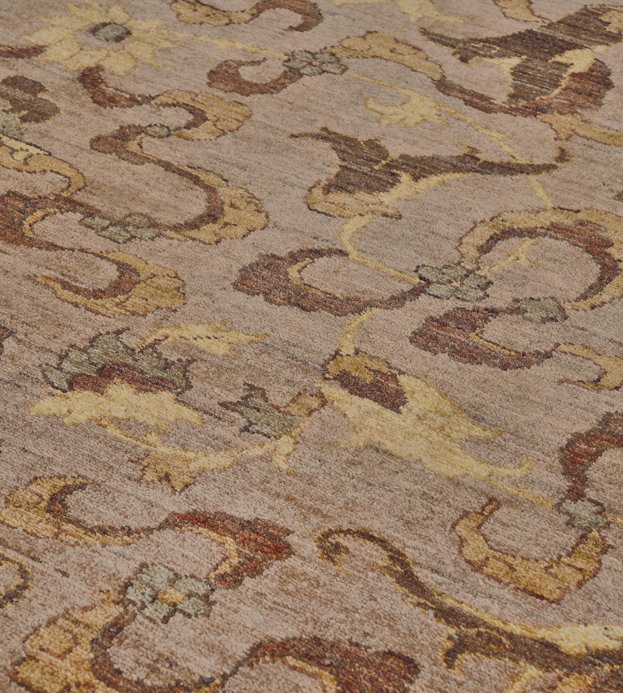 Revival Transitional Agra Square Rug In New Condition For Sale In West Hollywood, CA
