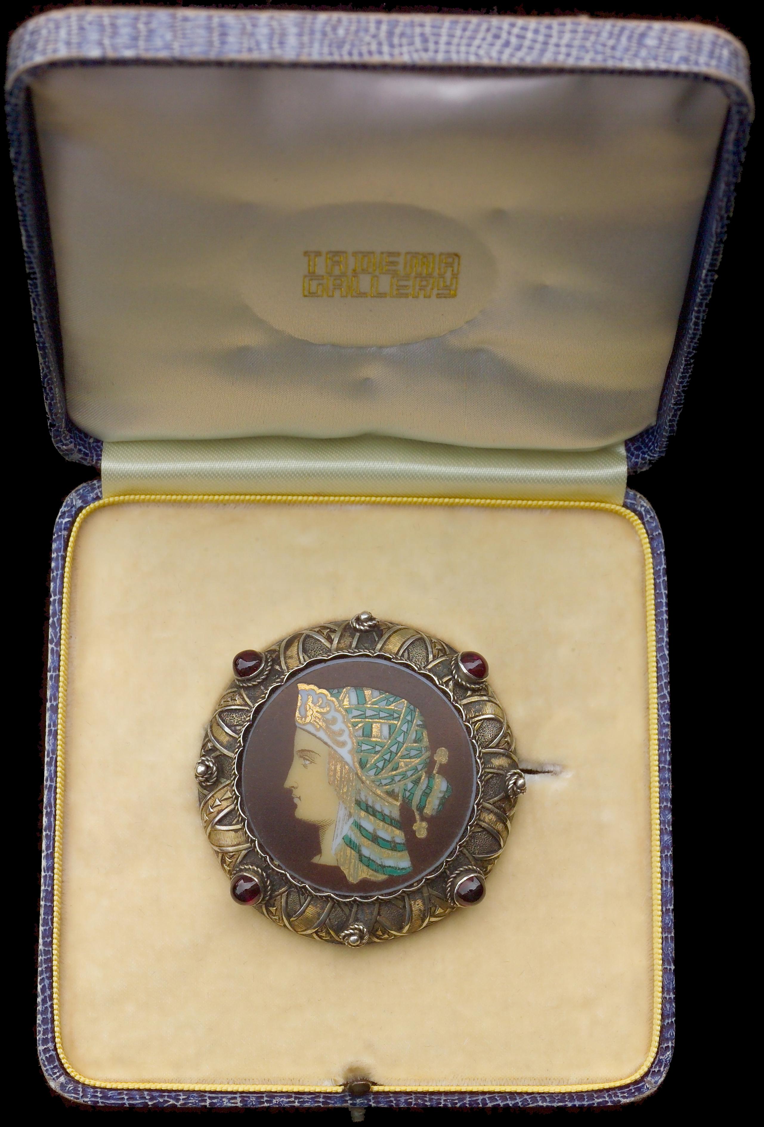 Revivalist Brooch, circa 1870 In Good Condition For Sale In London, GB
