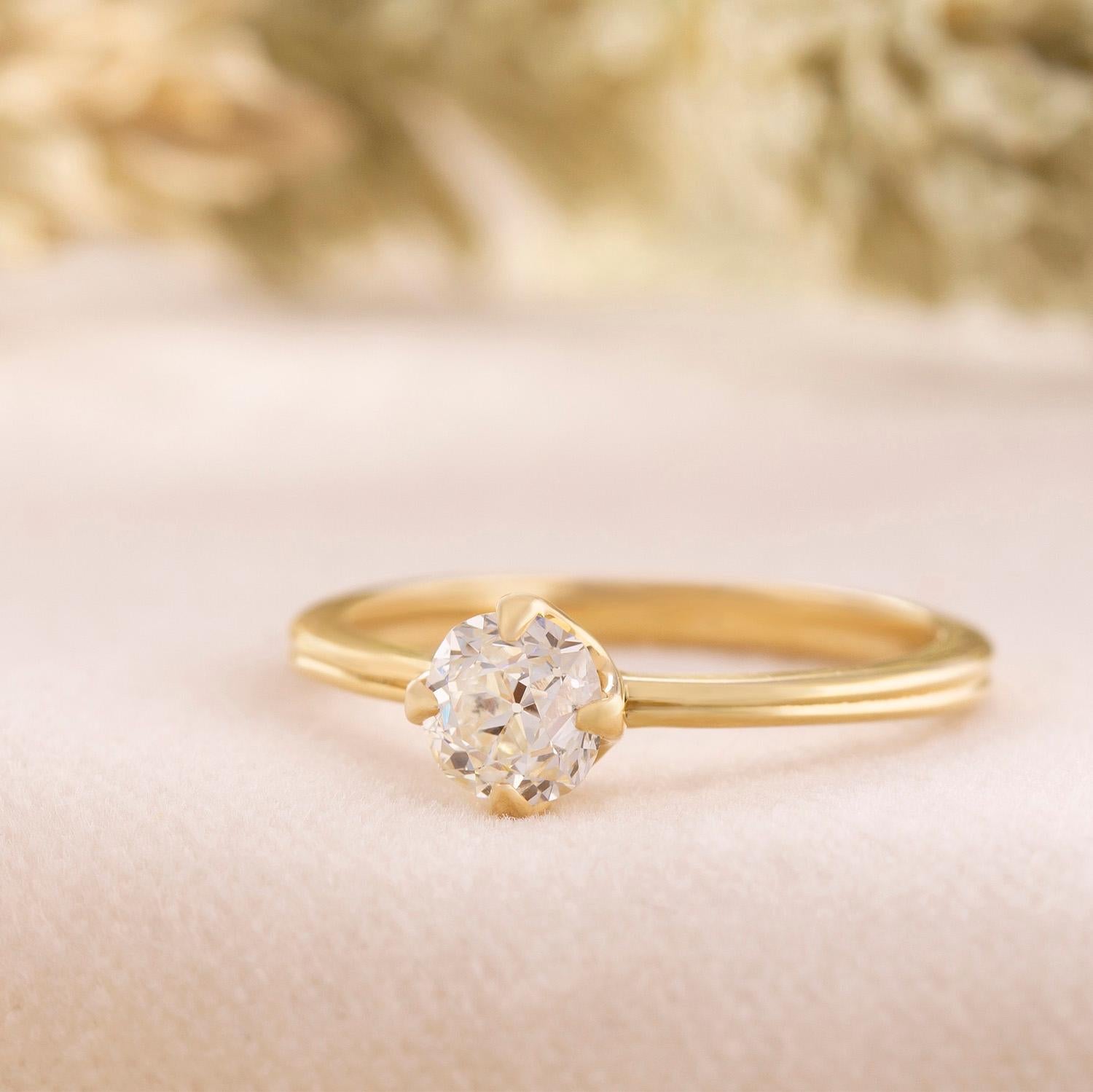 REVIVE GIA 0.70ct. Solitaire Four Prong Engagement Ring K SI1 in 18k Yellow Gold In Excellent Condition For Sale In New York, NY
