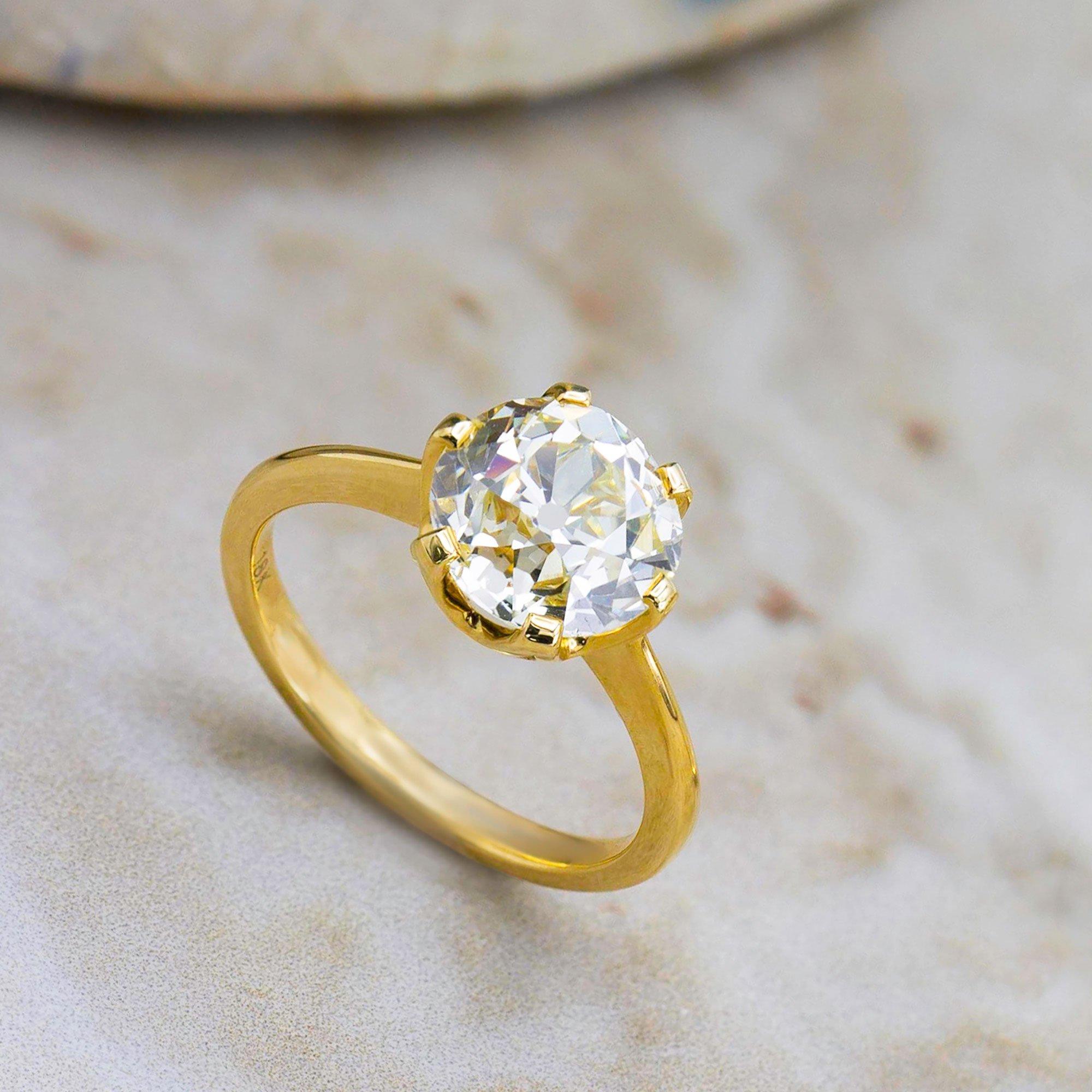 REVIVE GIA 3.42 Ct. Solitaire Engagement Ring Q-R VS2 in 18k Yellow Gold In Excellent Condition For Sale In New York, NY