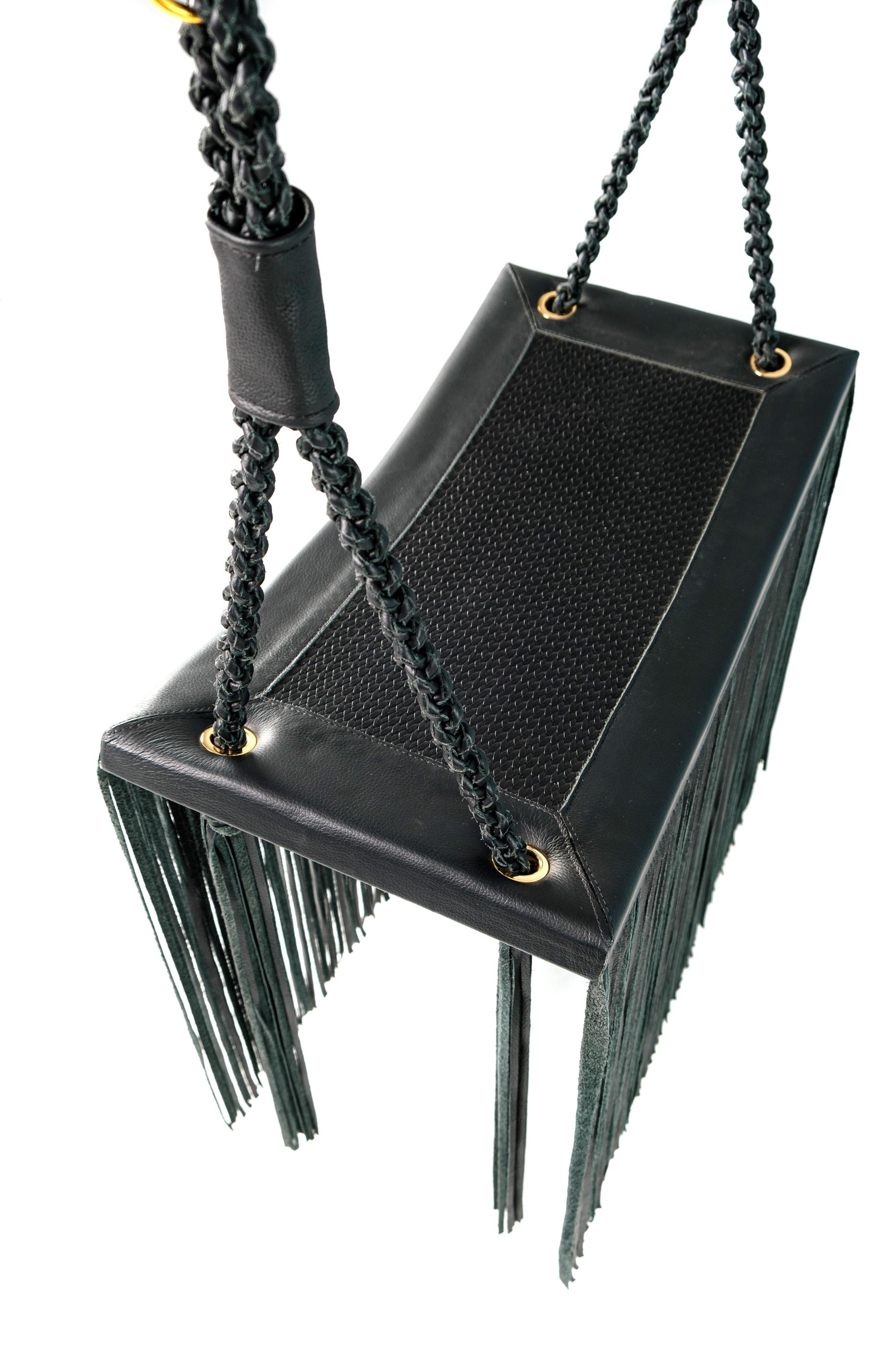 Hänge-Schwingstuhl „Revoar“ aus natürlichem Leder, handgefertigt in Schwarz im Zustand „Neu“ im Angebot in Centro, RS
