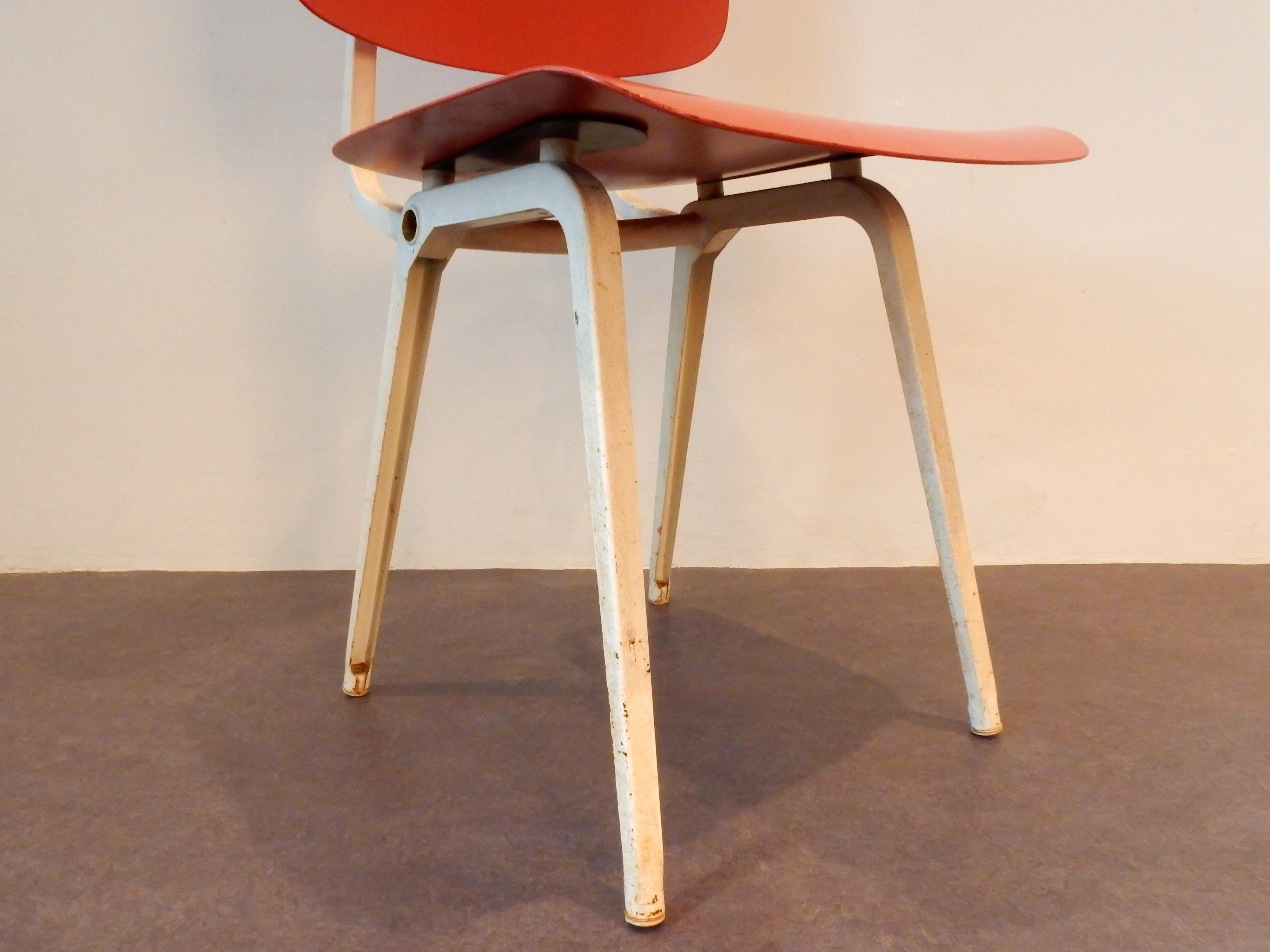 'Revolt' Chair by Friso Kramer for Ahrend de Cirkel, the Netherlands, 1953 In Good Condition For Sale In Steenwijk, NL