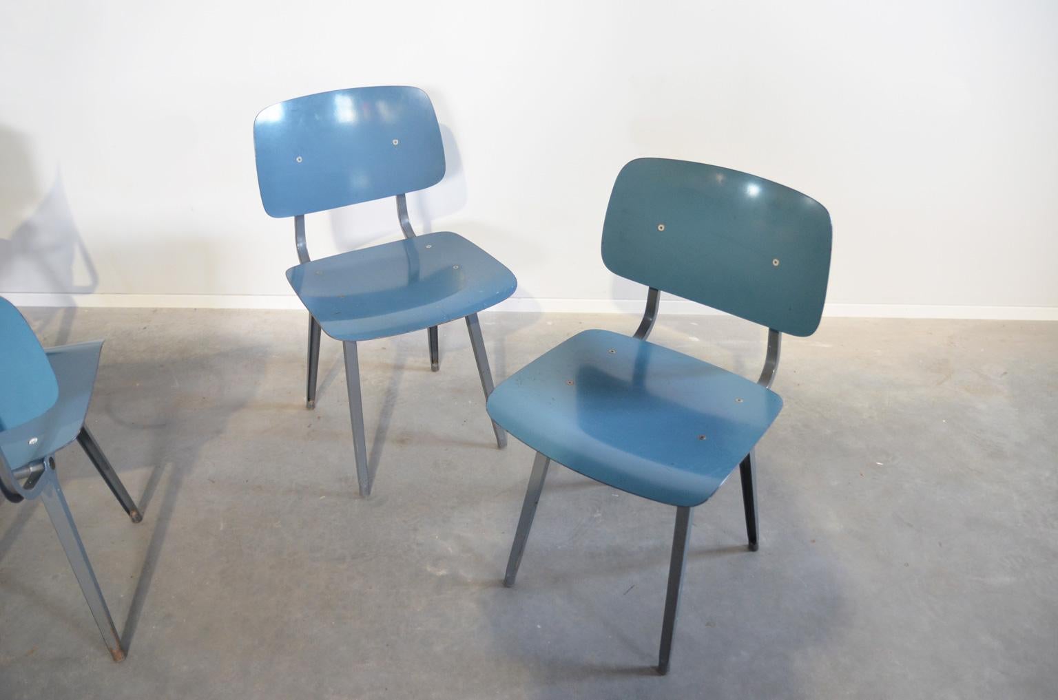 Revolt Chairs in Blue by Friso Kramer Blue for Ahrend de Cirkel, Netherlands In Good Condition In RHEEZERVEEN, Overijssel