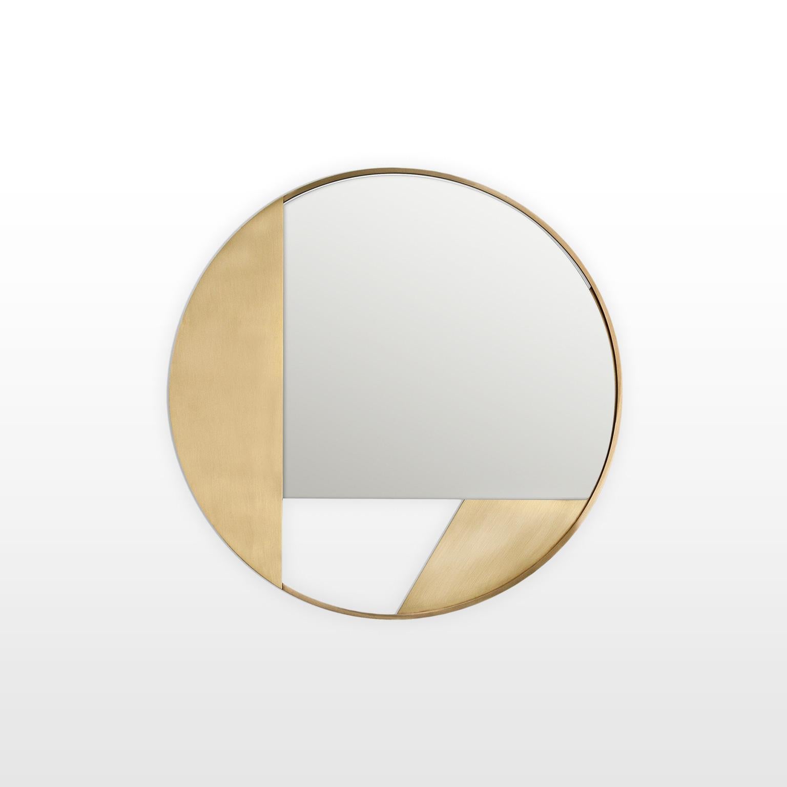 Revolution V3 is a 21st Century mirror of 55 cm diameter, made by Italian artisans in different shades and colors. The piece is manufactured in a limited edition of 1000 signed and progressively numbered examples. It is part of the collectible