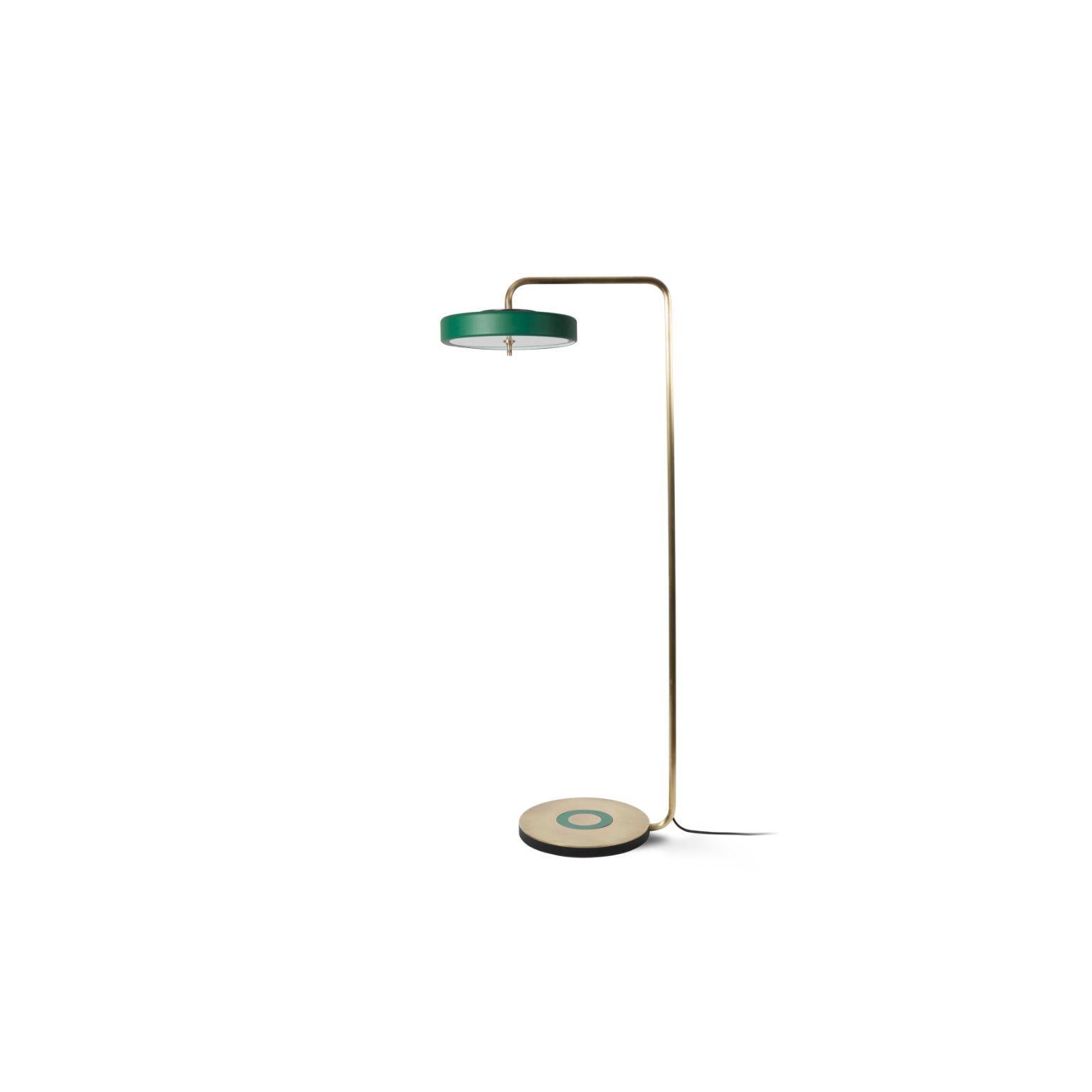 Lampadaire Revolve - laiton poli - vert par Bert Frank
Dimensions : 130 x 35,4 x 9,3 cm
Matériaux : Laiton, Acier

Disponible également en laiton poli
Lorsque Adam Yeats et Robbie Llewellyn ont fondé Bert Frank en 2013, c'était une rencontre
