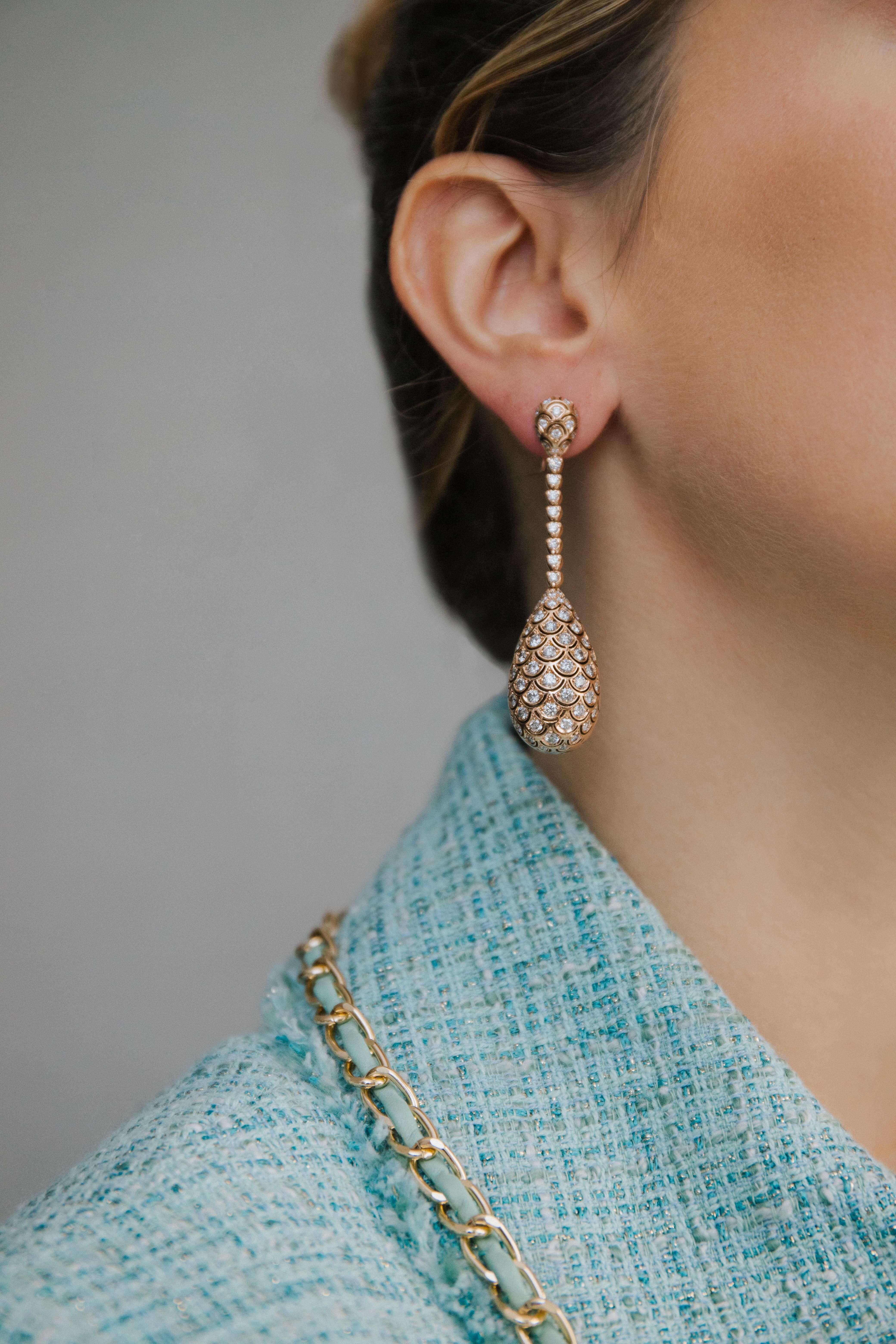 Boucles d'oreilles tourbillonnantes en or rose avec diamants, modèle double face Pour femmes en vente