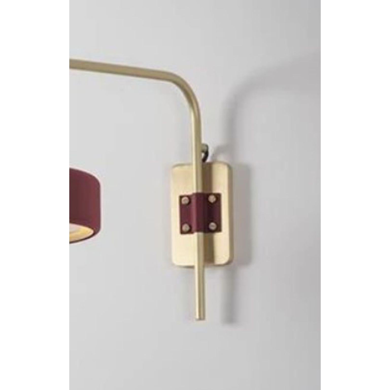 Aplique de pared Revolve, latón pulido, Oxblood by Bert Frank Pulido en venta