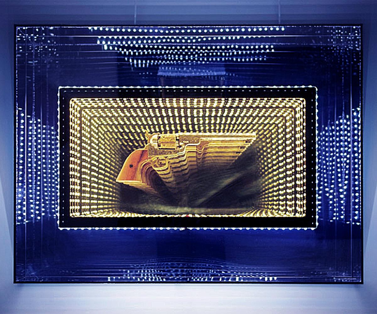 Décoration murale miroir revolver infini fait avec
lampes LED à miroir avec création en verre et en plexiglas
un effet miroir infini. Avec une main d'exception
Colt 45 sculpté. Pièce unique fabriquée en France en 2019
par Raphael Fenice.