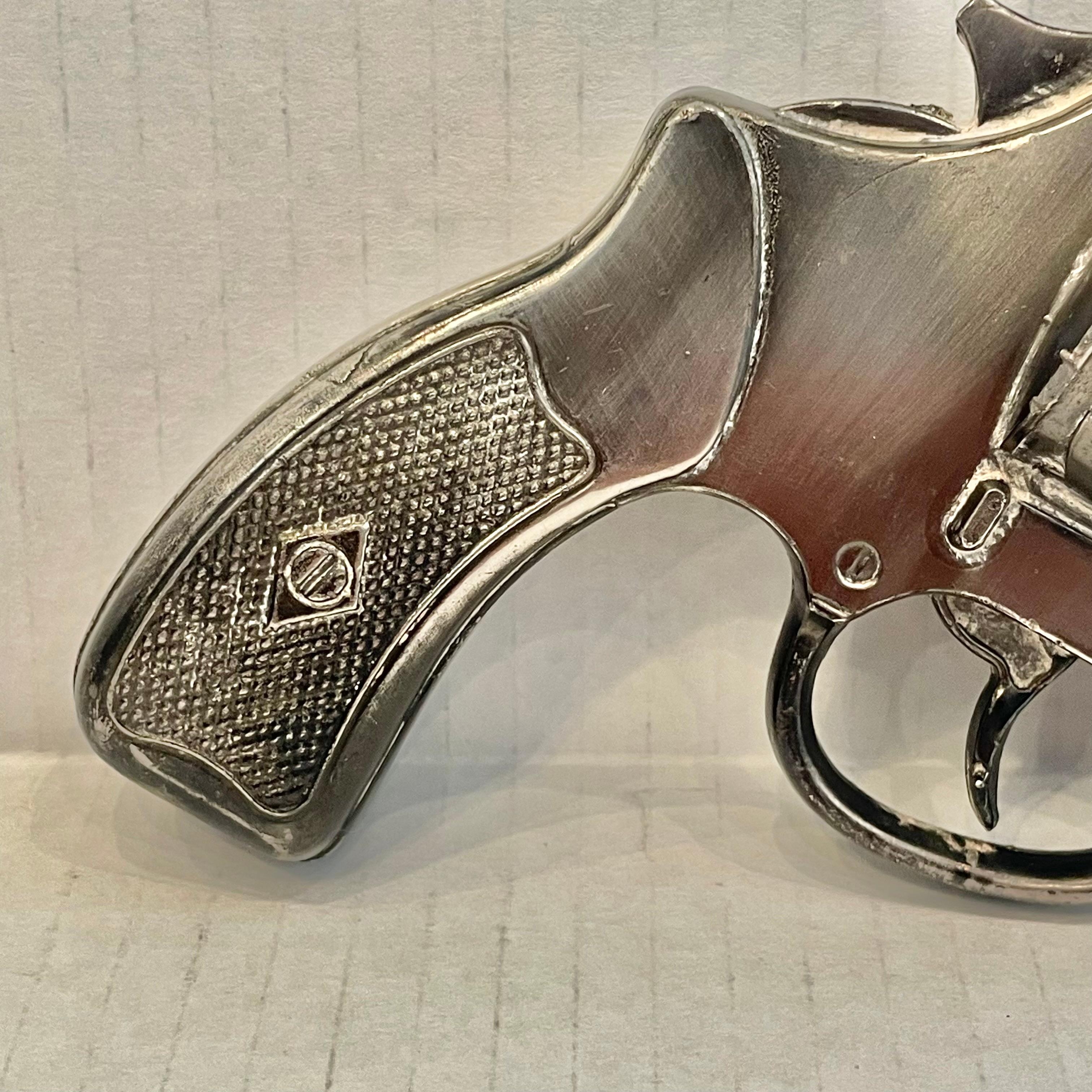 Briquet Revolver, années 1980 au Japon Bon état - En vente à Los Angeles, CA