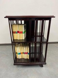 Librería giratoria by Thonet