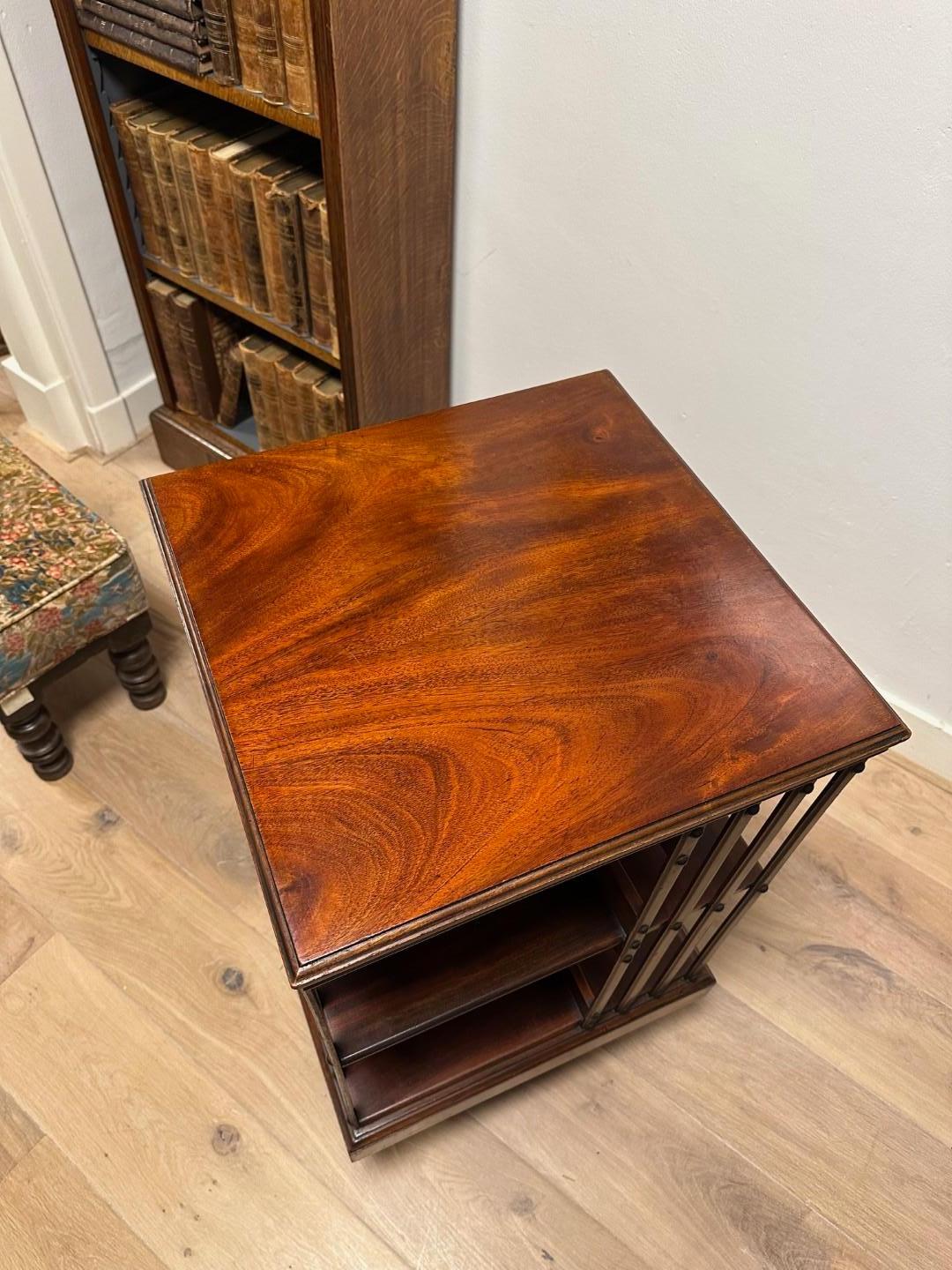 Edoardiano Libreria girevole di Maple & Co. in vendita