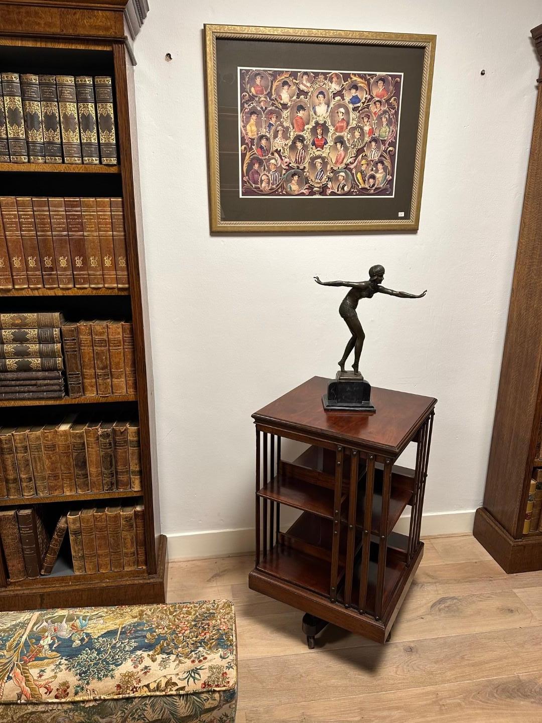 Libreria girevole di Maple & Co. in vendita 2