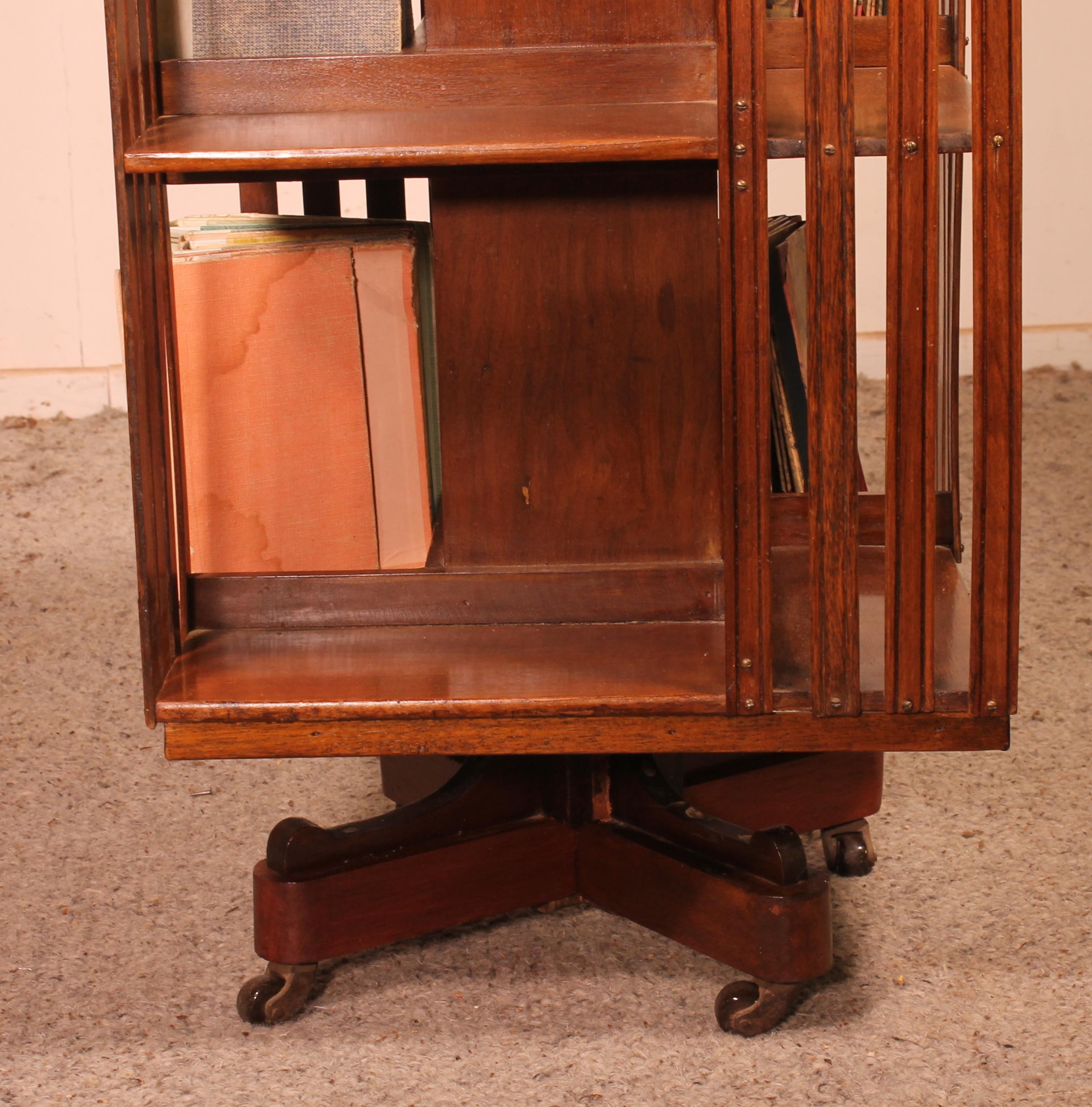 Revolving Bookcase in Walnut-19th Century For Sale 3