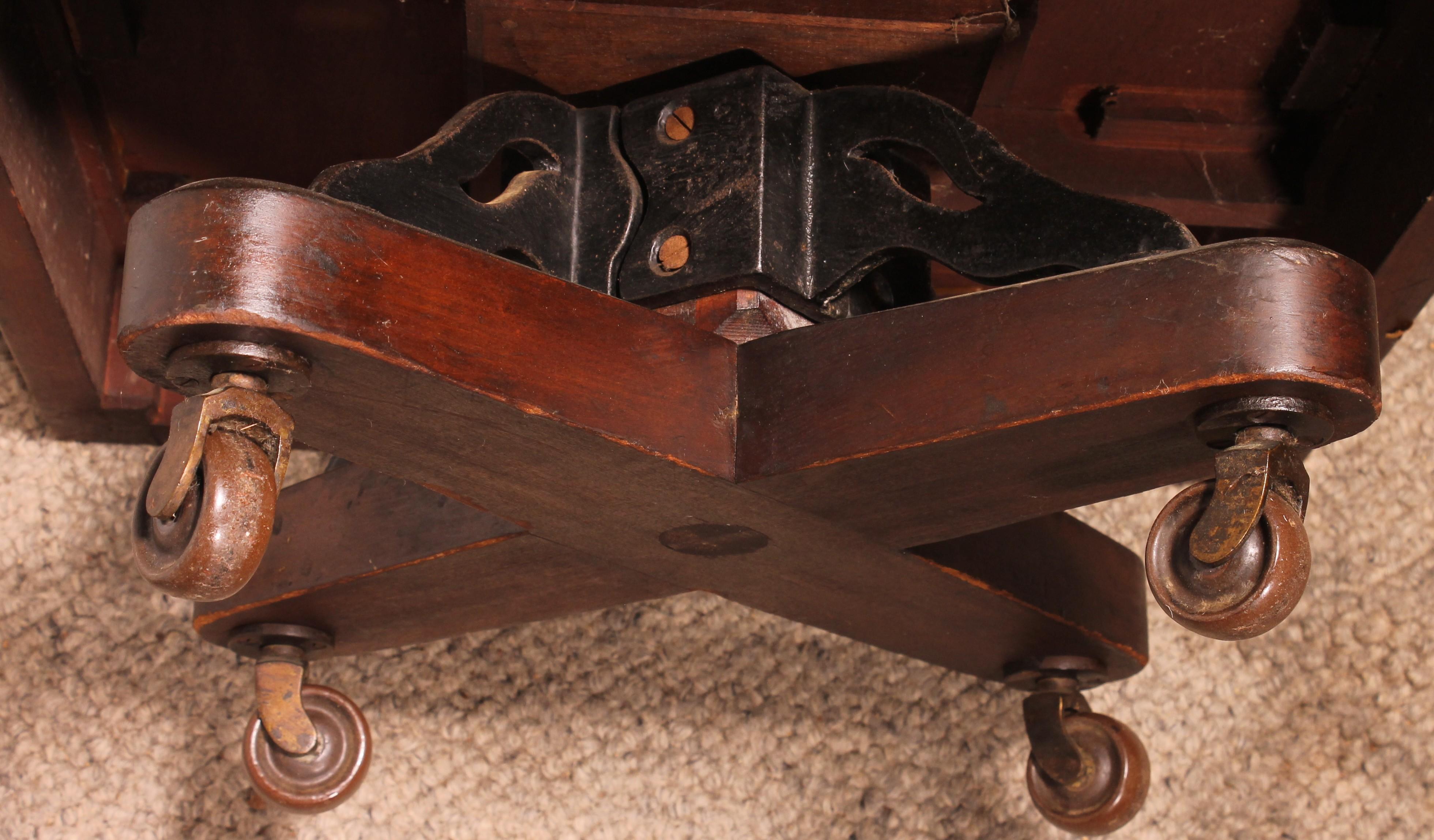 Revolving Bookcase With Iron Base - 19th Century For Sale 4