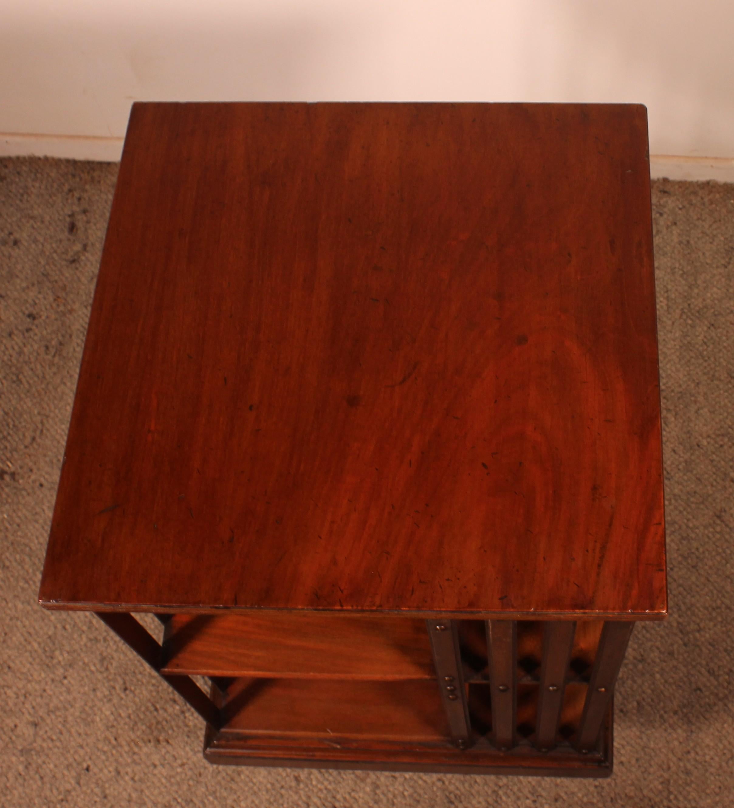 Revolving Bookcase With Iron Base - 19th Century For Sale 3