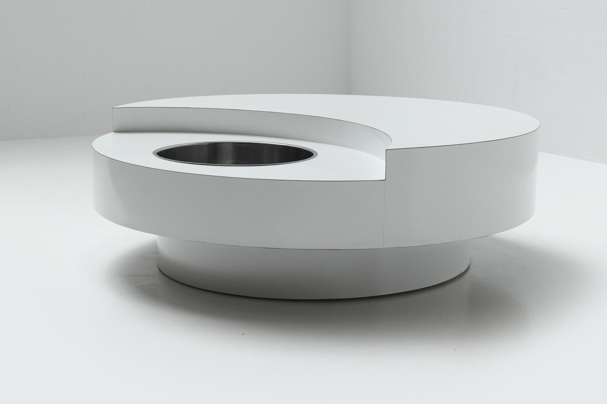 Mid-Century Modern Revolving Cassini coffee table with bar in pure white by Willy Rizzo for Acerbis For Sale