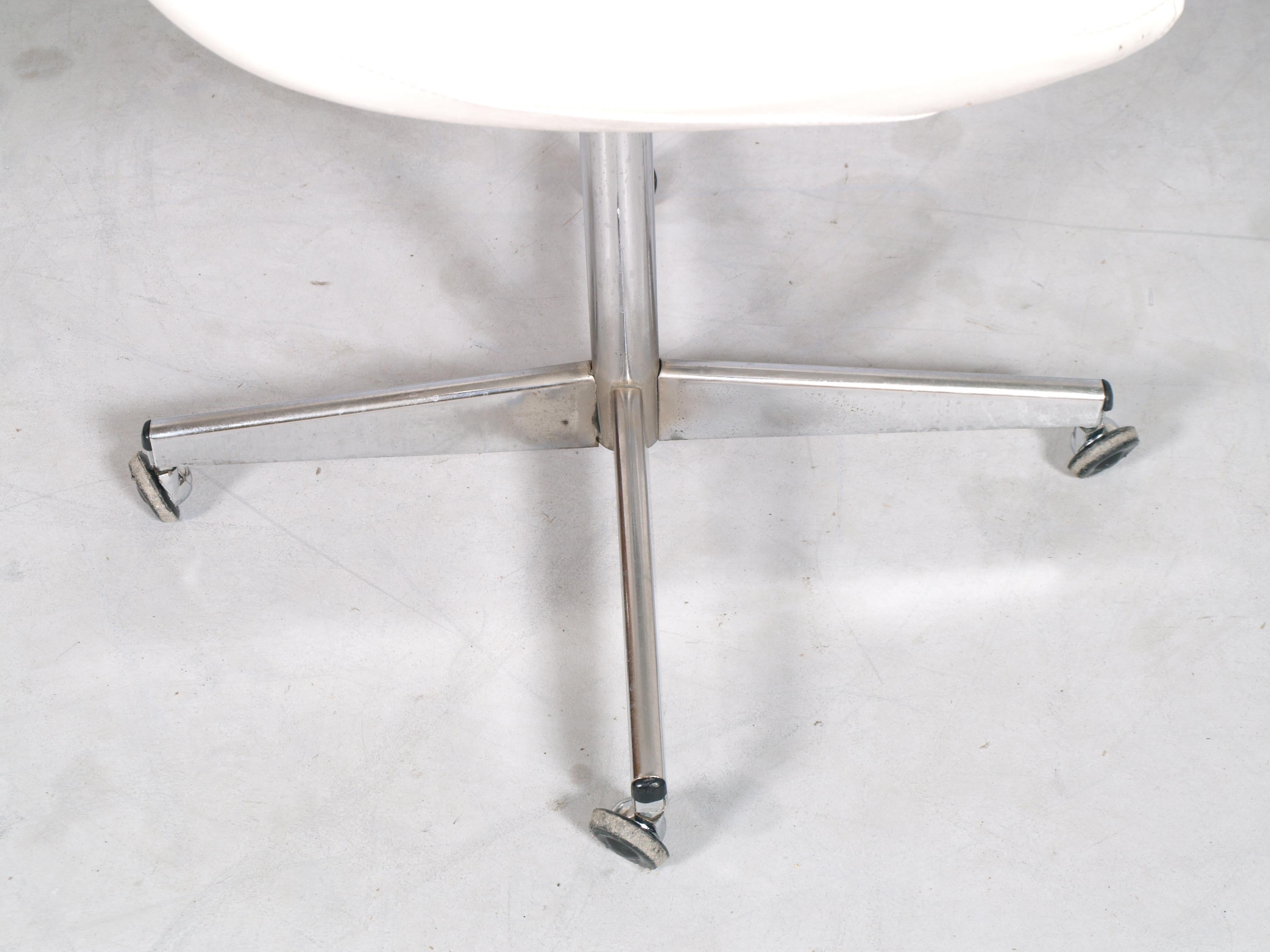 Italian Chair Revolving Easy-Chair, Chromed Steel, White Leather by Gastone Rinaldi  For Sale