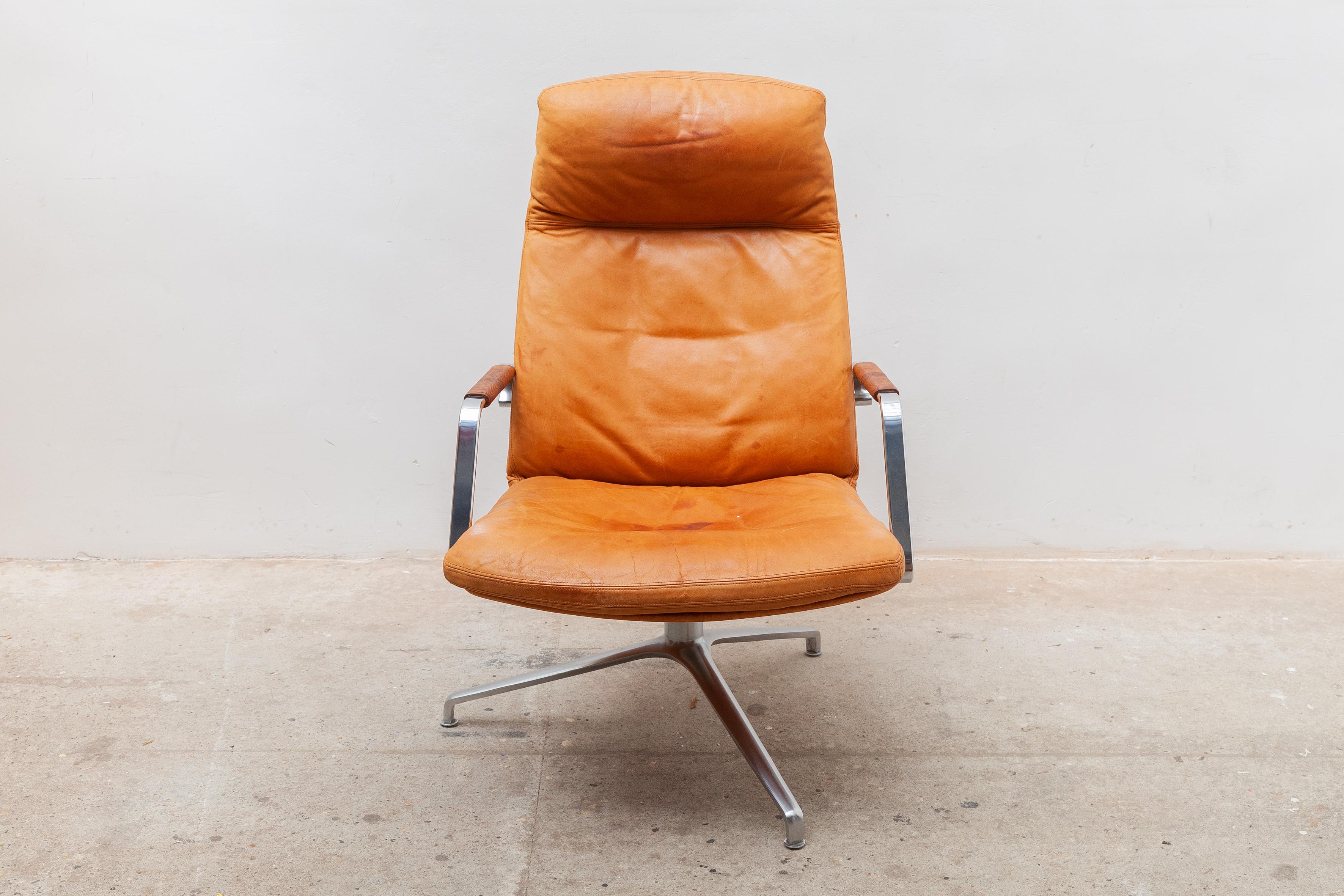 Beautiful iconic revolving lounge chair model FK-86 designed by Preben Fabricius & Jorgen Kastholm and manufactured by Kill International, Germany 1970s. This chair has a heavy solid brushed stainless steel frame and is covered with lovely