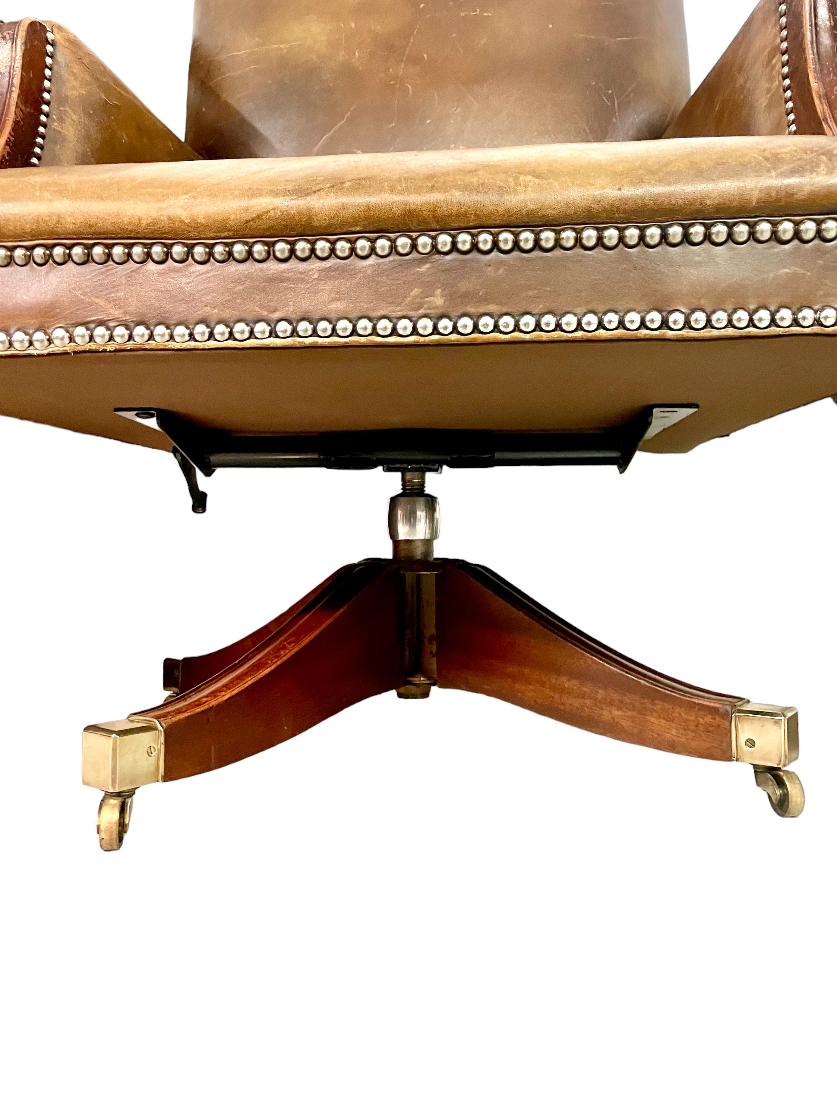 Vintage Revolving Leather Desk's Bergere Stuhl im Angebot 1