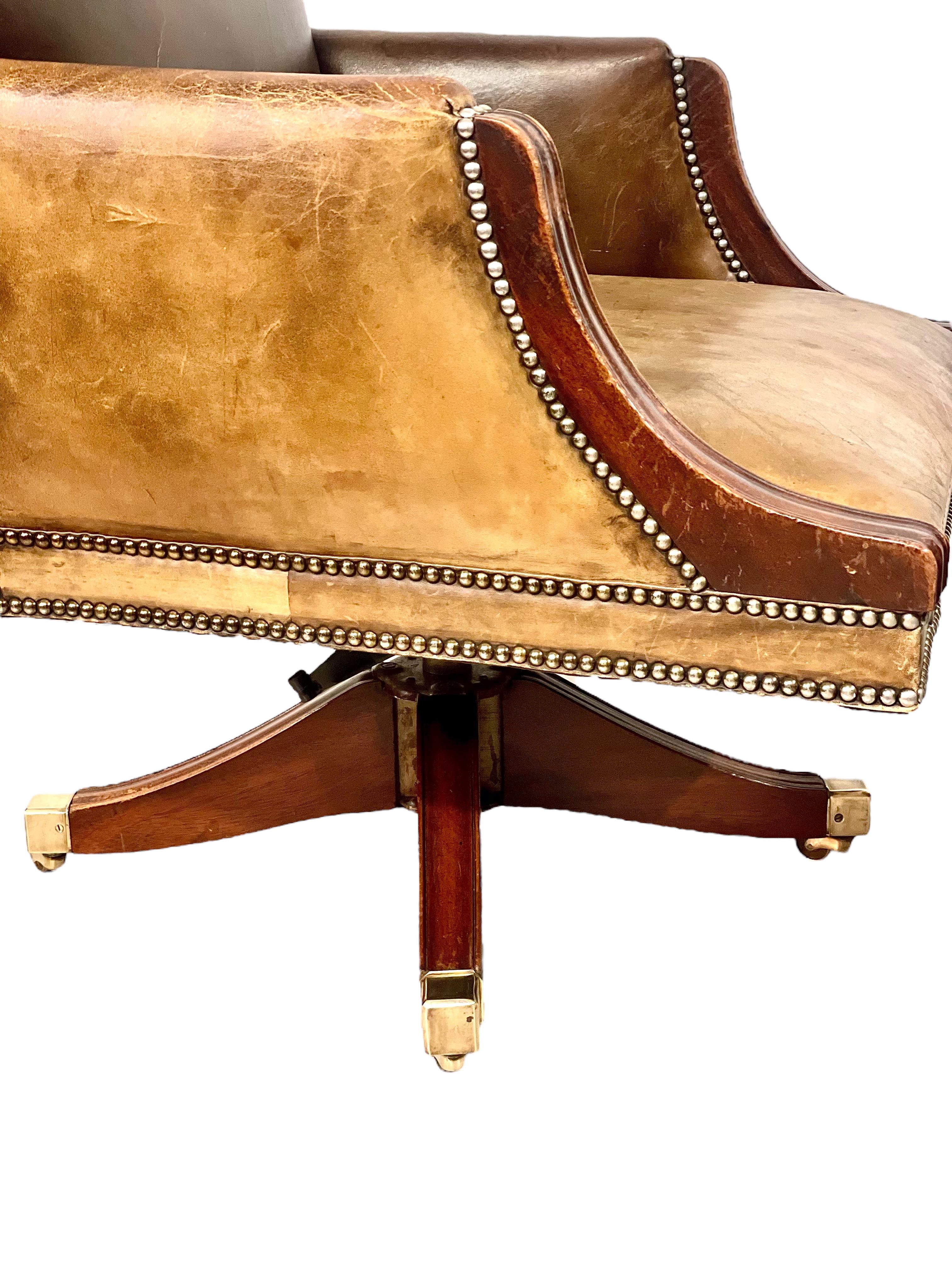 Chaise de bureau vintage tournante en cuir de Bergere en vente 3