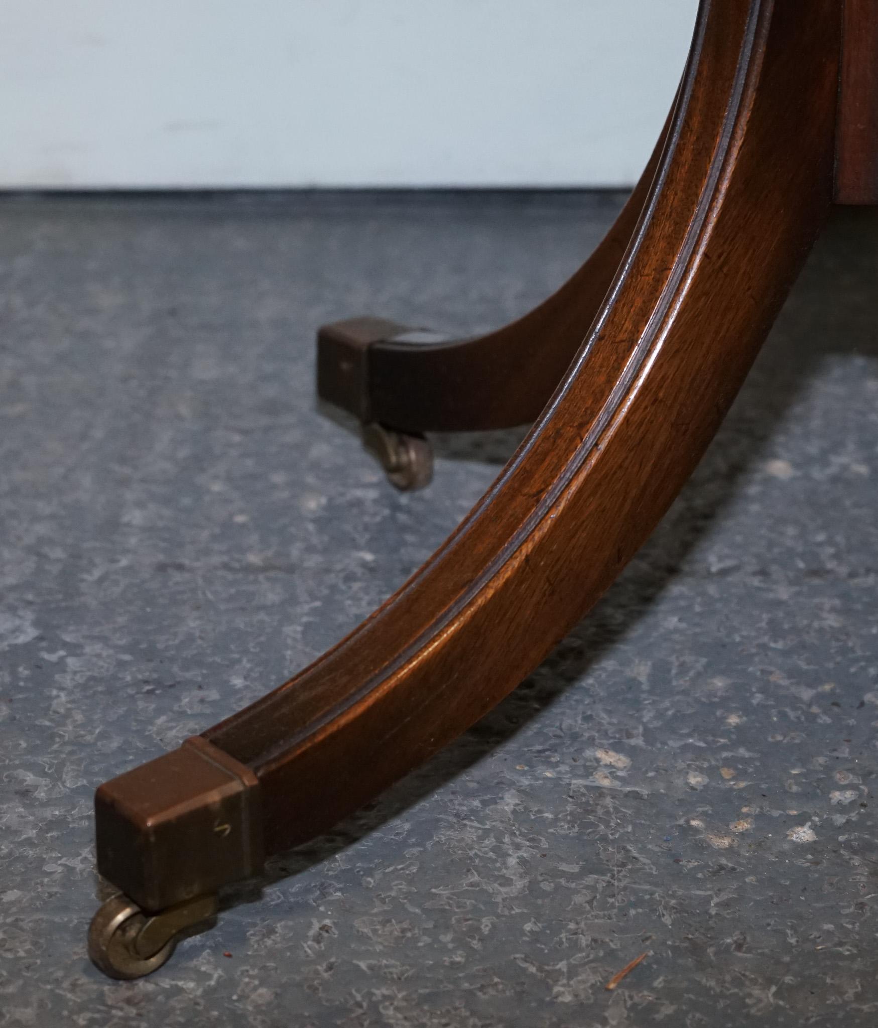 Fait main TABLE D'ENTRÉE REVOLVANTE DE CAMPAGNE MILITAIRE EN CUIR BOURGOGNE DRUM SiDE BEVAN FUNNELL en vente