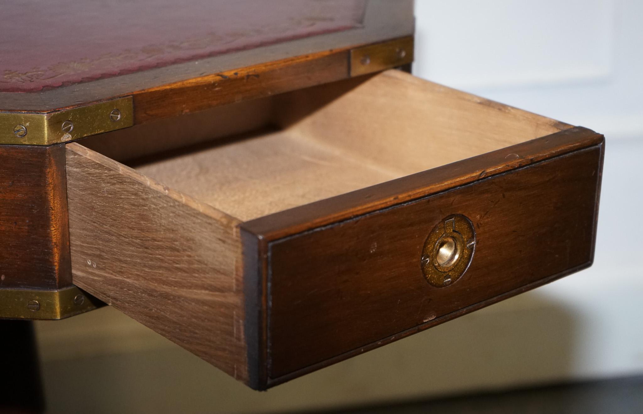 20ième siècle TABLE D'ENTRÉE REVOLVANTE DE CAMPAGNE MILITAIRE EN CUIR BOURGOGNE DRUM SiDE BEVAN FUNNELL en vente