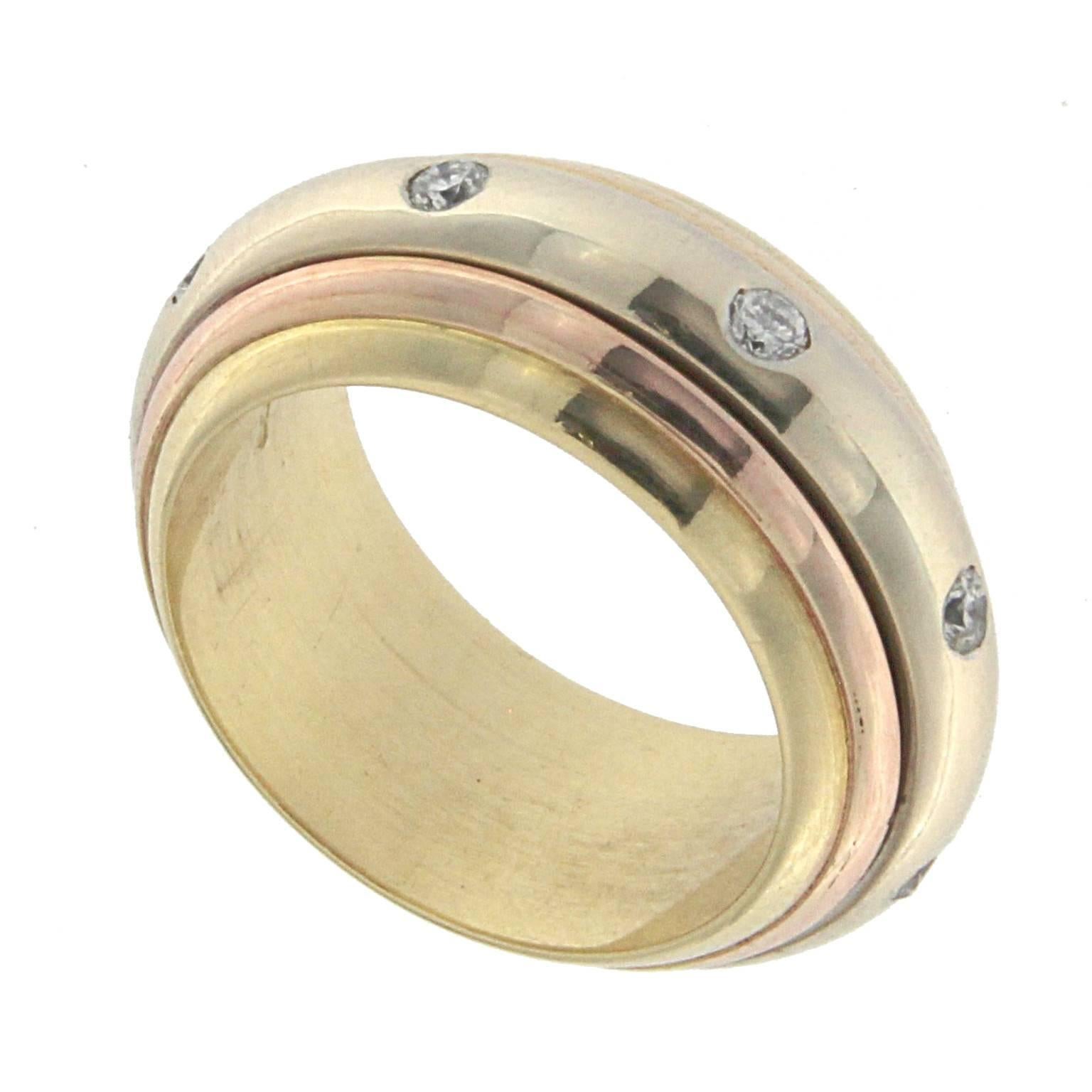 
Description:
This revolving ring is a masterpiece crafted from 18 karat gold, featuring a dynamic design with three distinct colors: yellow gold as the base, a rose gold intermediate layer, and a freely rotating white gold ring. The white gold ring