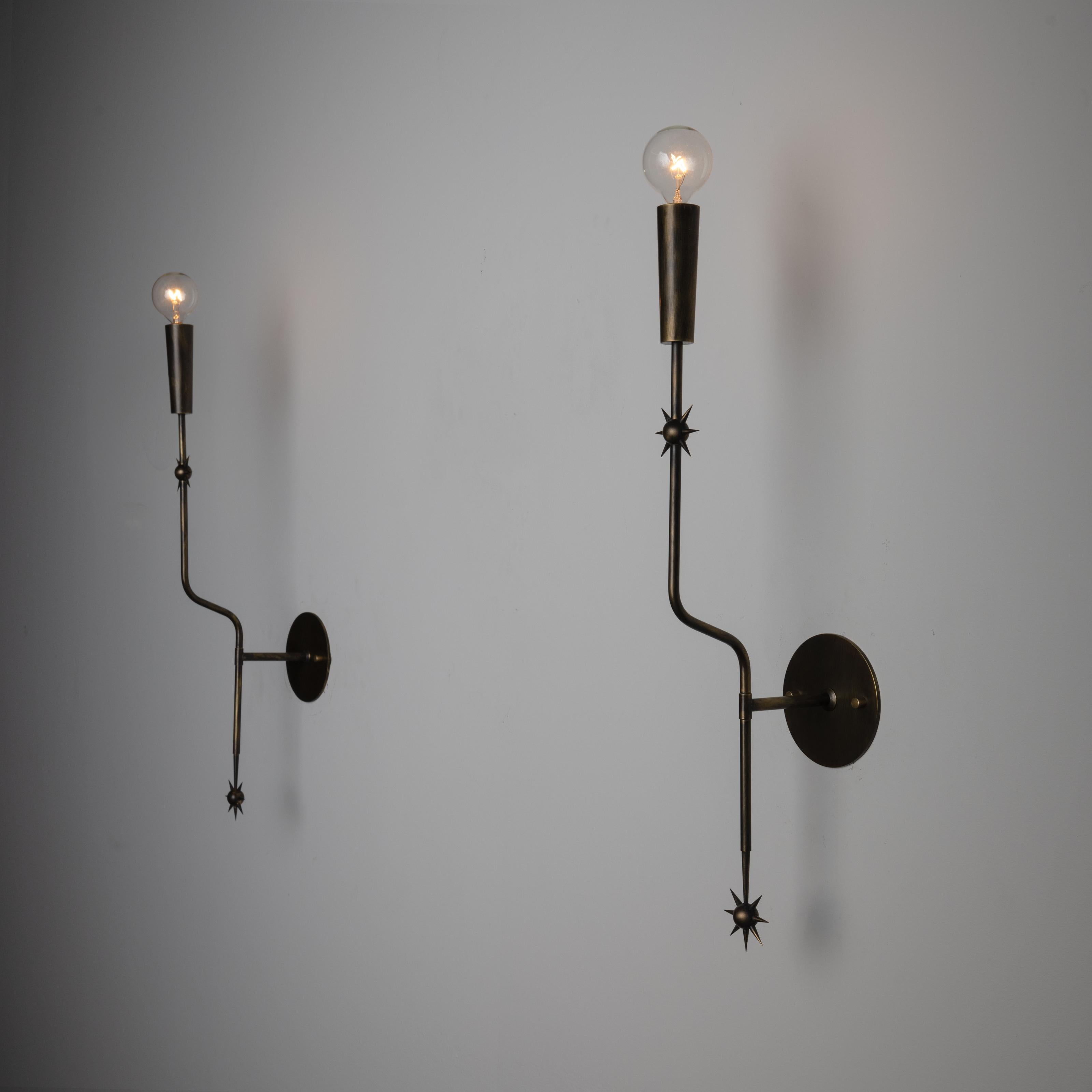 Patinato Ricablaggio di una sconce in ottone personalizzata in vendita