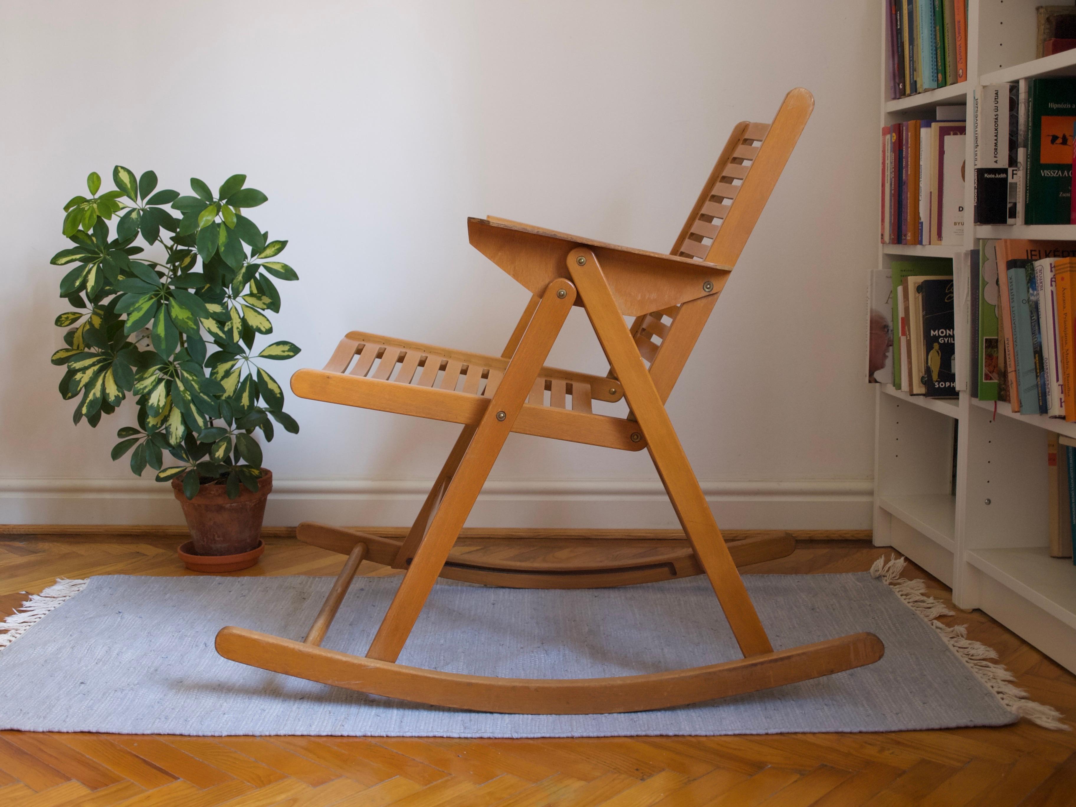 Rex Folding Rocking Chair // Niko Kralj // Mid Century // Plywood Chair In Good Condition In Budapest, HU