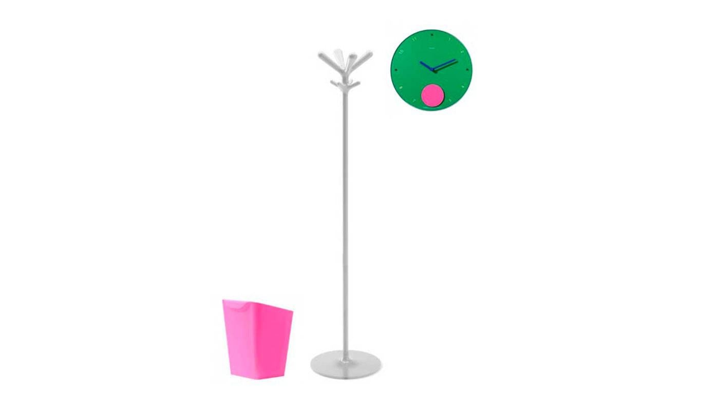 The Appuntamento Primavera wall clock by Rexite celebrates the arrival of spring with its lively and joyful design. The large cyclamen pink disc swings continuously, magically suspended over a fresh green dial, marking time with a playful
