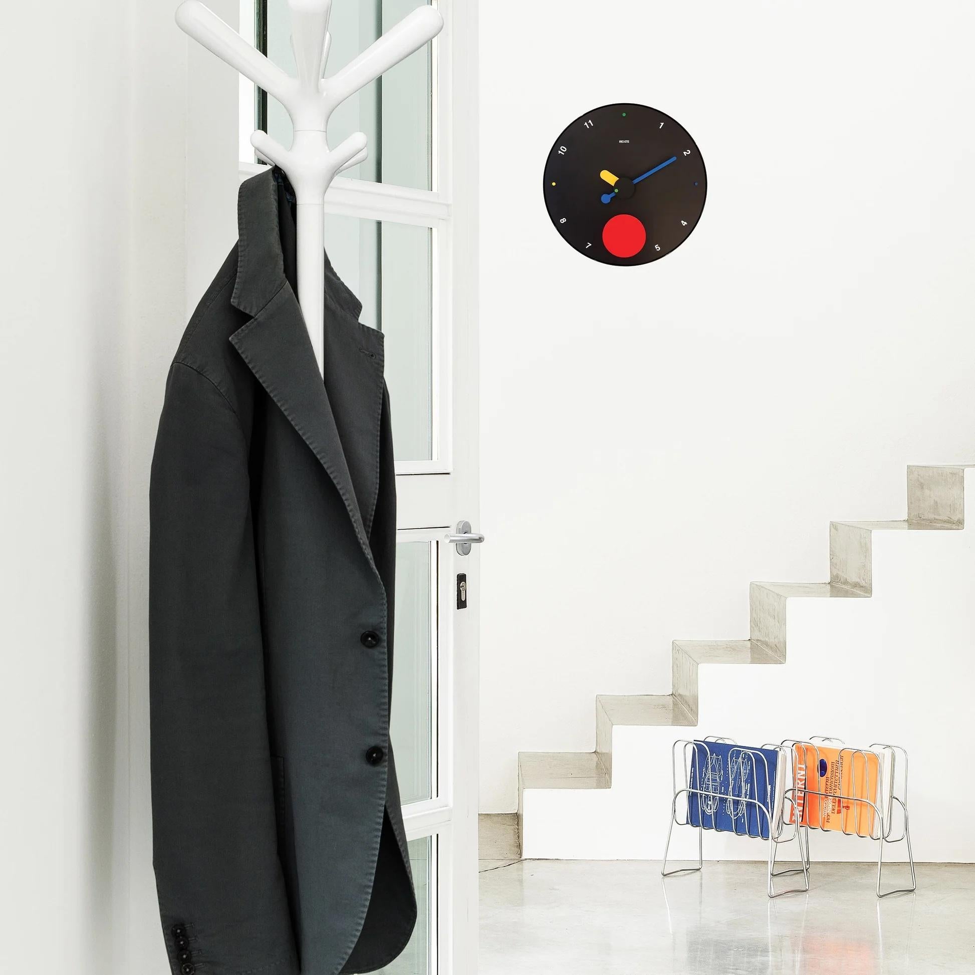 The Contrattempo – Nero wall clock by Rexite transforms everyday moments into playful and uplifting experiences. The large red disc swings continuously, magically suspended over a black dial, lightening the impact of daily surprises and bringing a