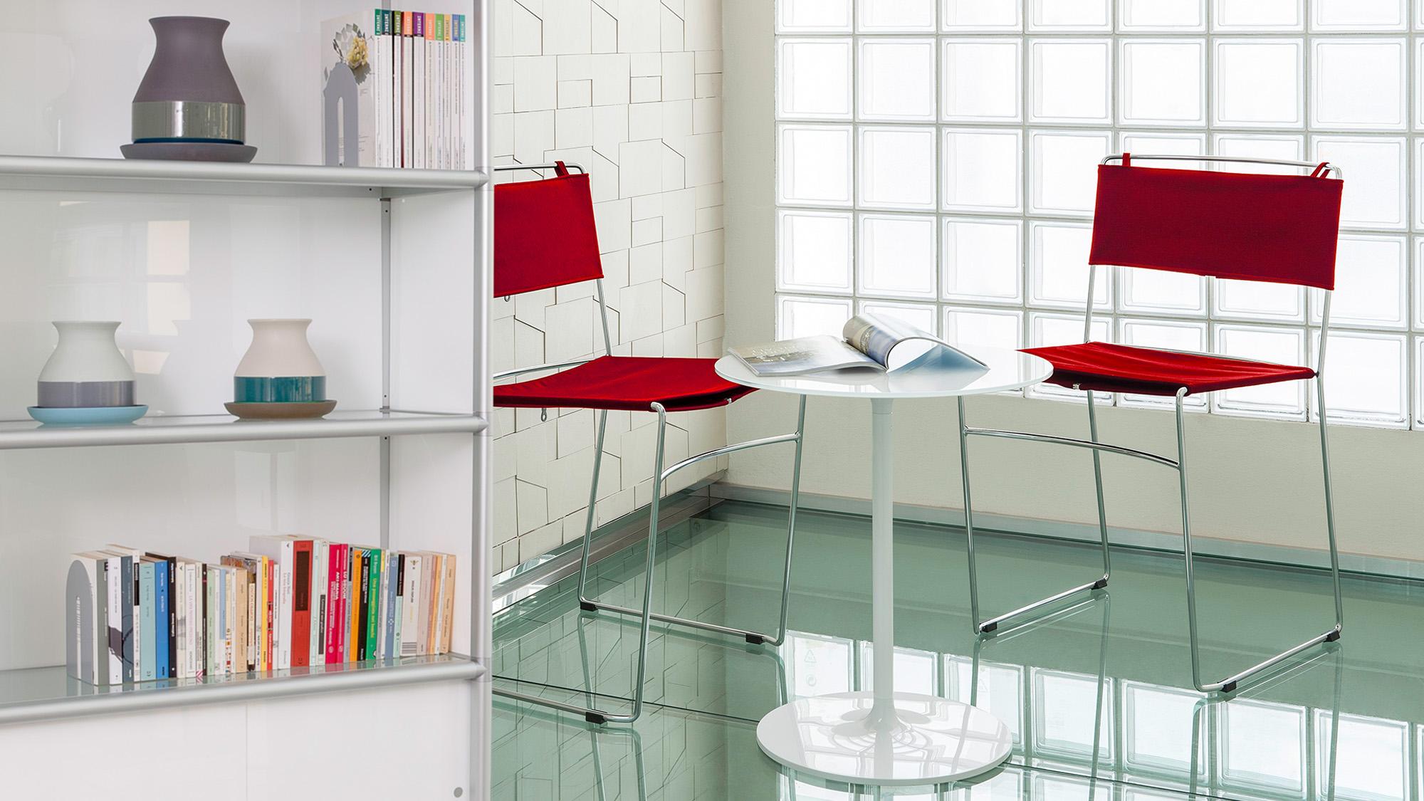 Rexite Delfina - Stapelbarer Stuhl von Enzo Mari (Kvadrat Field 2, Senapé) (Italienisch) im Angebot