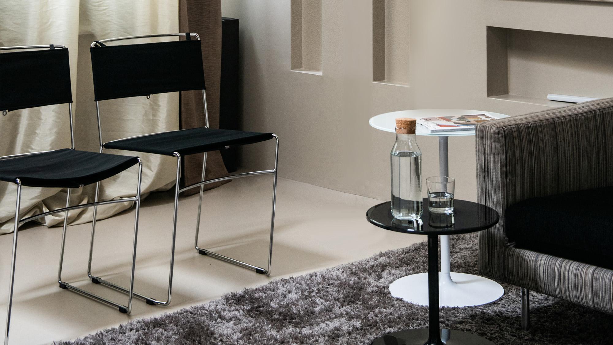 Rexite Delfina - Stapelbarer Stuhl von Enzo Mari (Kvadrat Field 2, Senapé) (Stahl) im Angebot