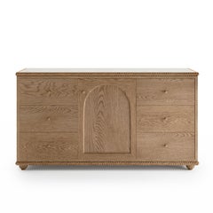 Credenza Rey, en Roble Envejecido Verano con Mármol Crema, de August Abode