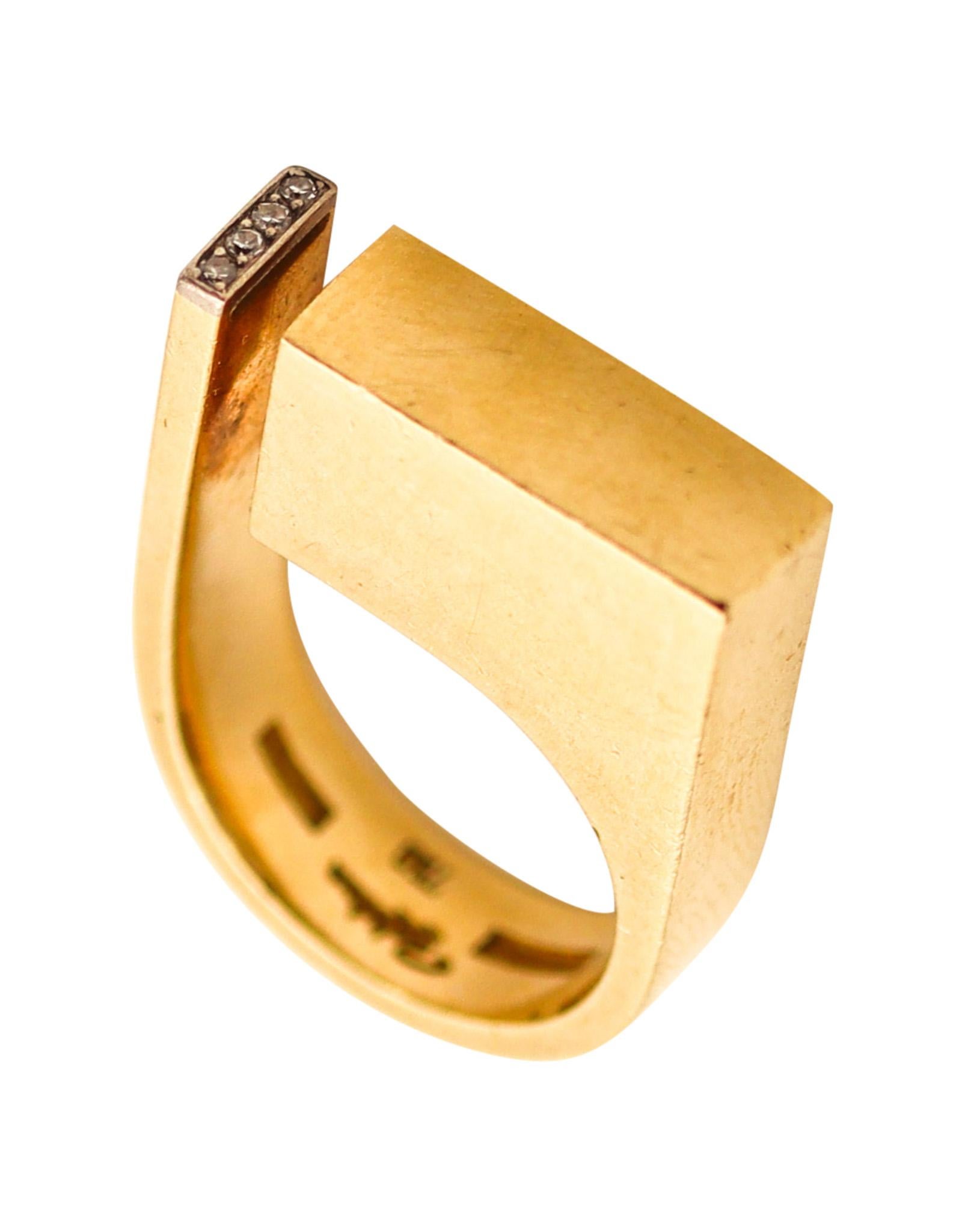 Geometric ring designed by Rey Urban (1929-2015).

Exceptional sculptural piece, created in Denmark by the artist-goldsmith Rey Urban, back in the 1969. This Scandinavian ring is quite rare since it is one of the few pieces that Rey Urban made in